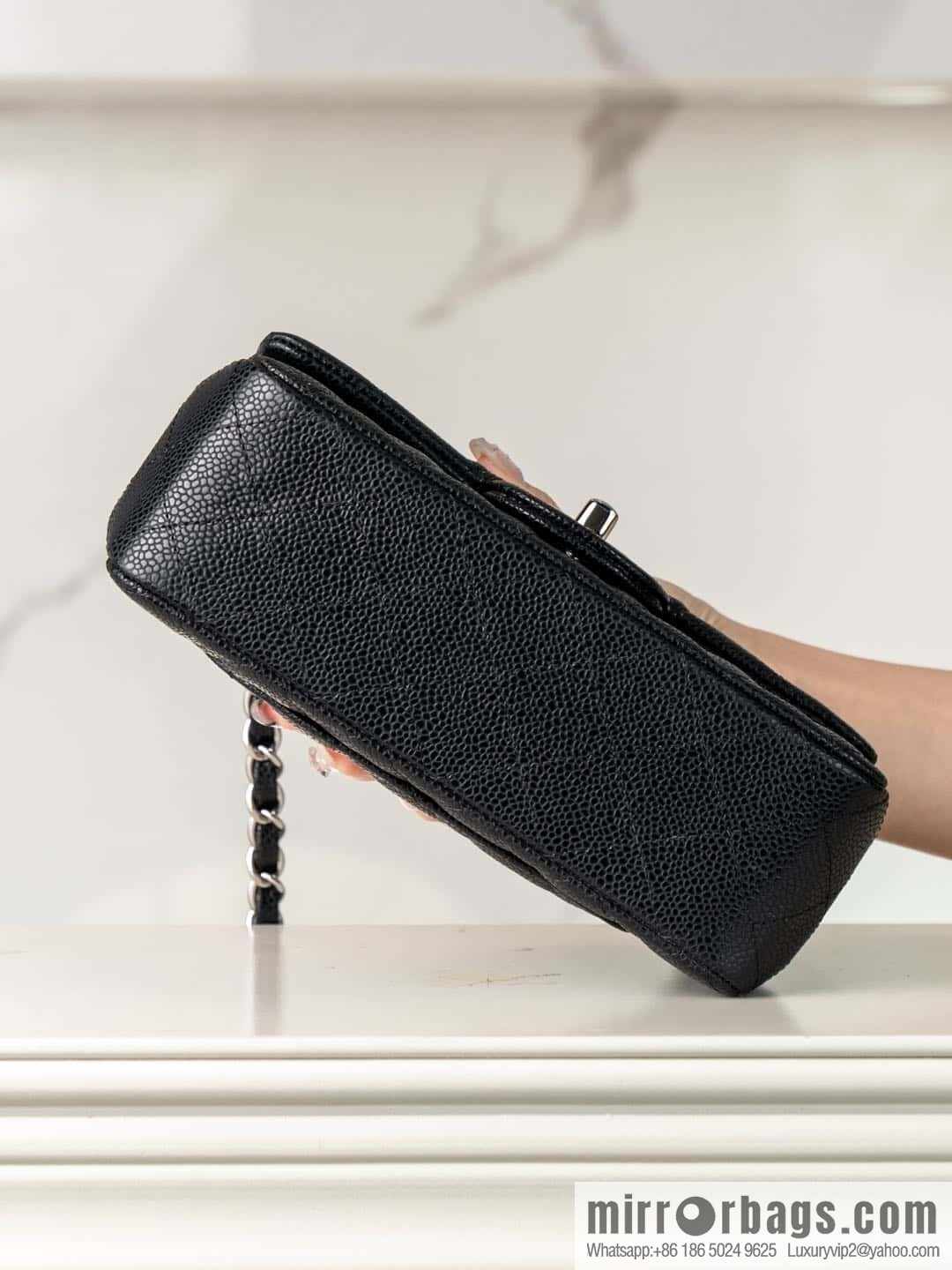 ℂ𝔽 𝗖𝗹𝗮𝘀𝘀𝗶𝗰 𝗙𝗹𝗮𝗽 | genuine leather litchi pattern black silver 🖤 A01116