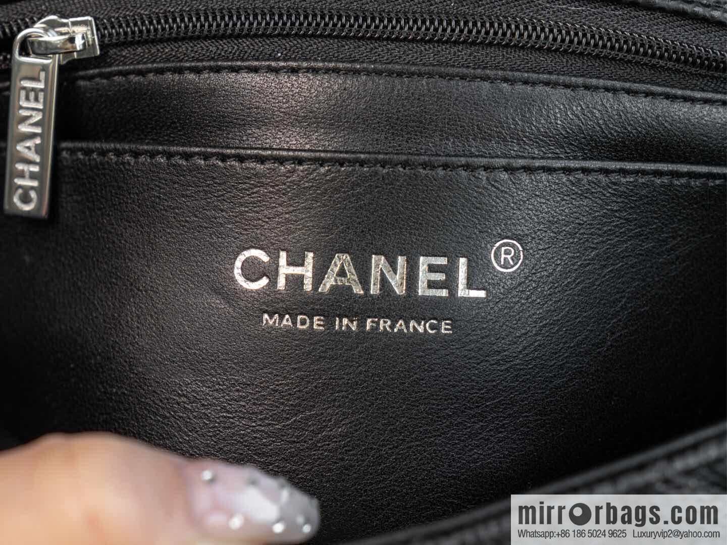 ℂ𝔽 𝗖𝗹𝗮𝘀𝘀𝗶𝗰 𝗙𝗹𝗮𝗽 | genuine leather litchi pattern black silver 🖤 A01116