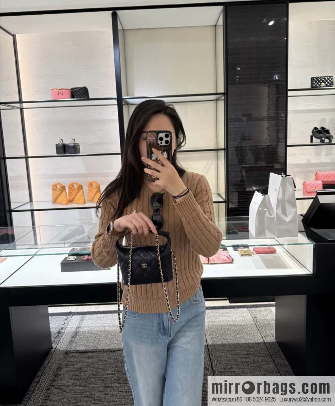 𝐂𝐡𝐚𝐧𝐞𝐥 𝟐𝟓𝐜 early spring new, lunch box bag, black gold 🖤 AP4386