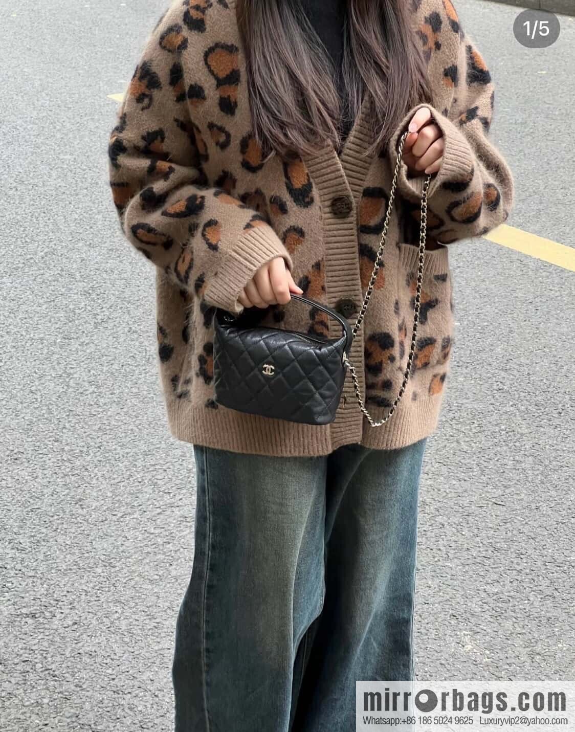 𝐂𝐡𝐚𝐧𝐞𝐥 𝟐𝟓𝐜 early spring new, lunch box bag, black gold 🖤 AP4386