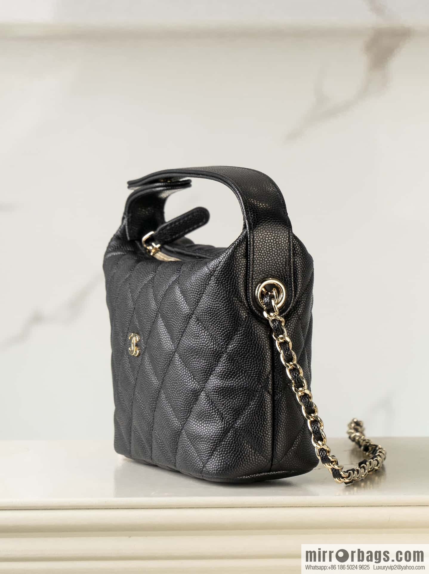 𝐂𝐡𝐚𝐧𝐞𝐥 𝟐𝟓𝐜 early spring new, lunch box bag, black gold 🖤 AP4386