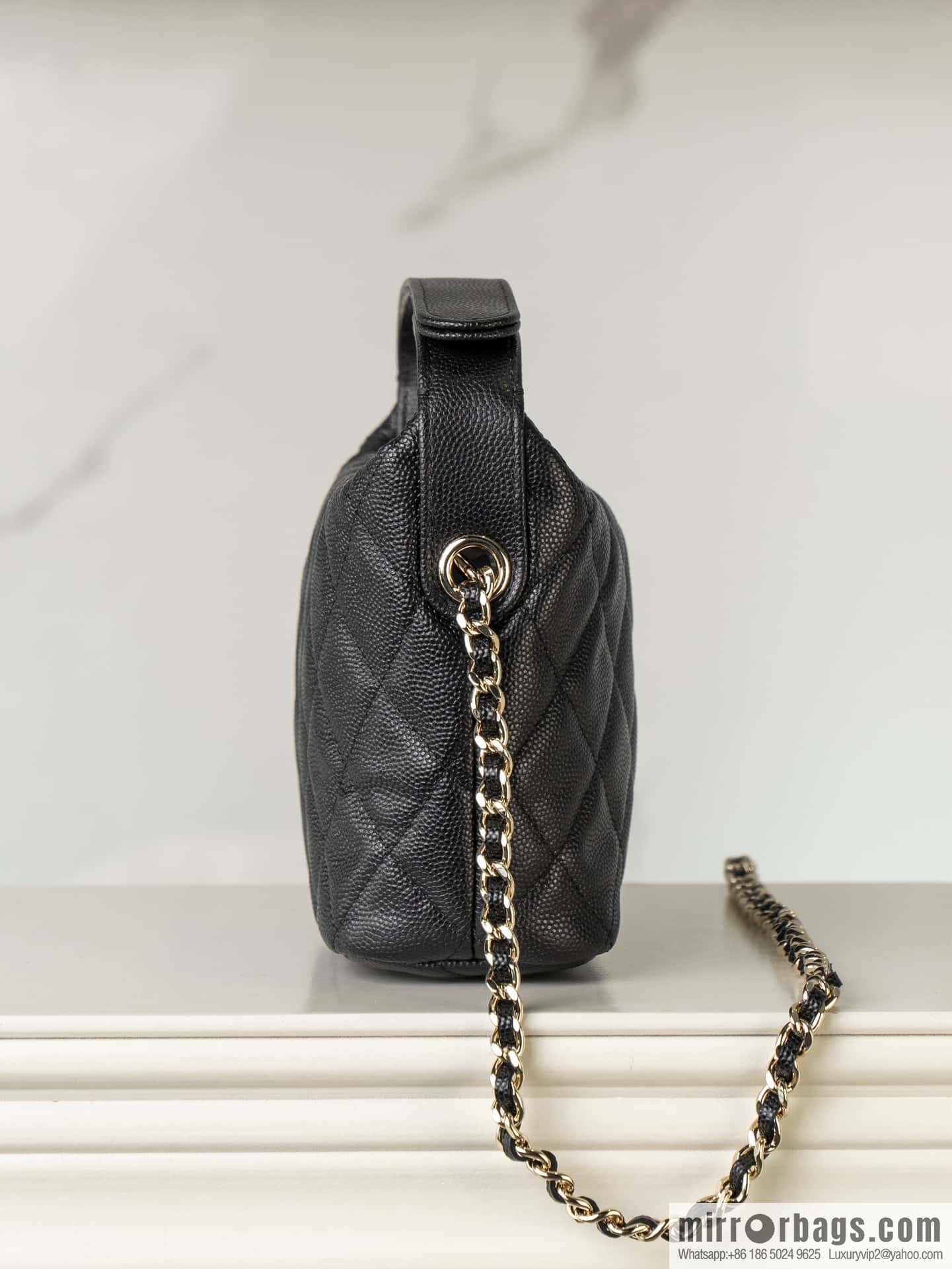 𝐂𝐡𝐚𝐧𝐞𝐥 𝟐𝟓𝐜 early spring new, lunch box bag, black gold 🖤 AP4386