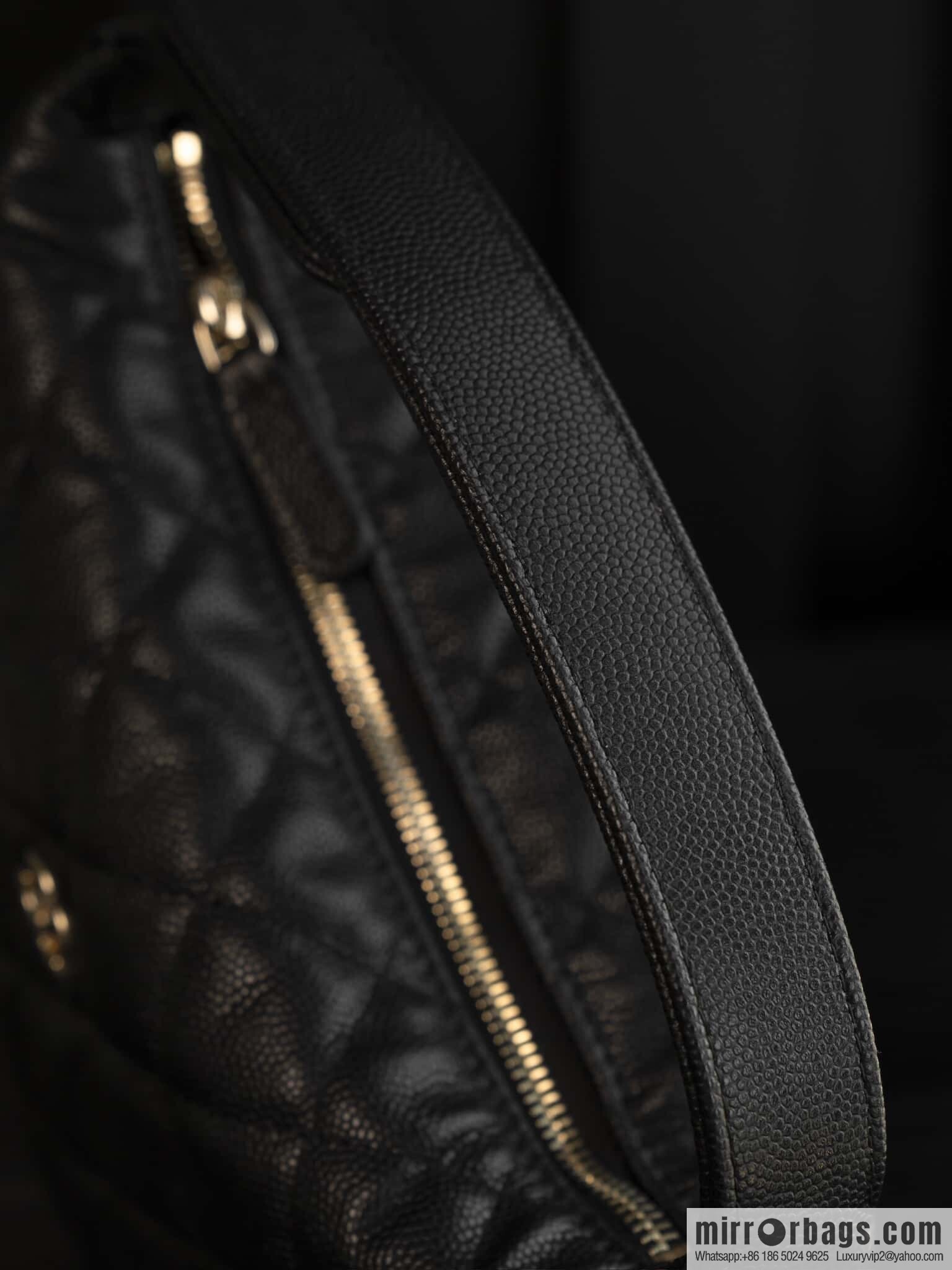 𝐂𝐡𝐚𝐧𝐞𝐥 𝟐𝟓𝐜 early spring new, lunch box bag, black gold 🖤 AP4386