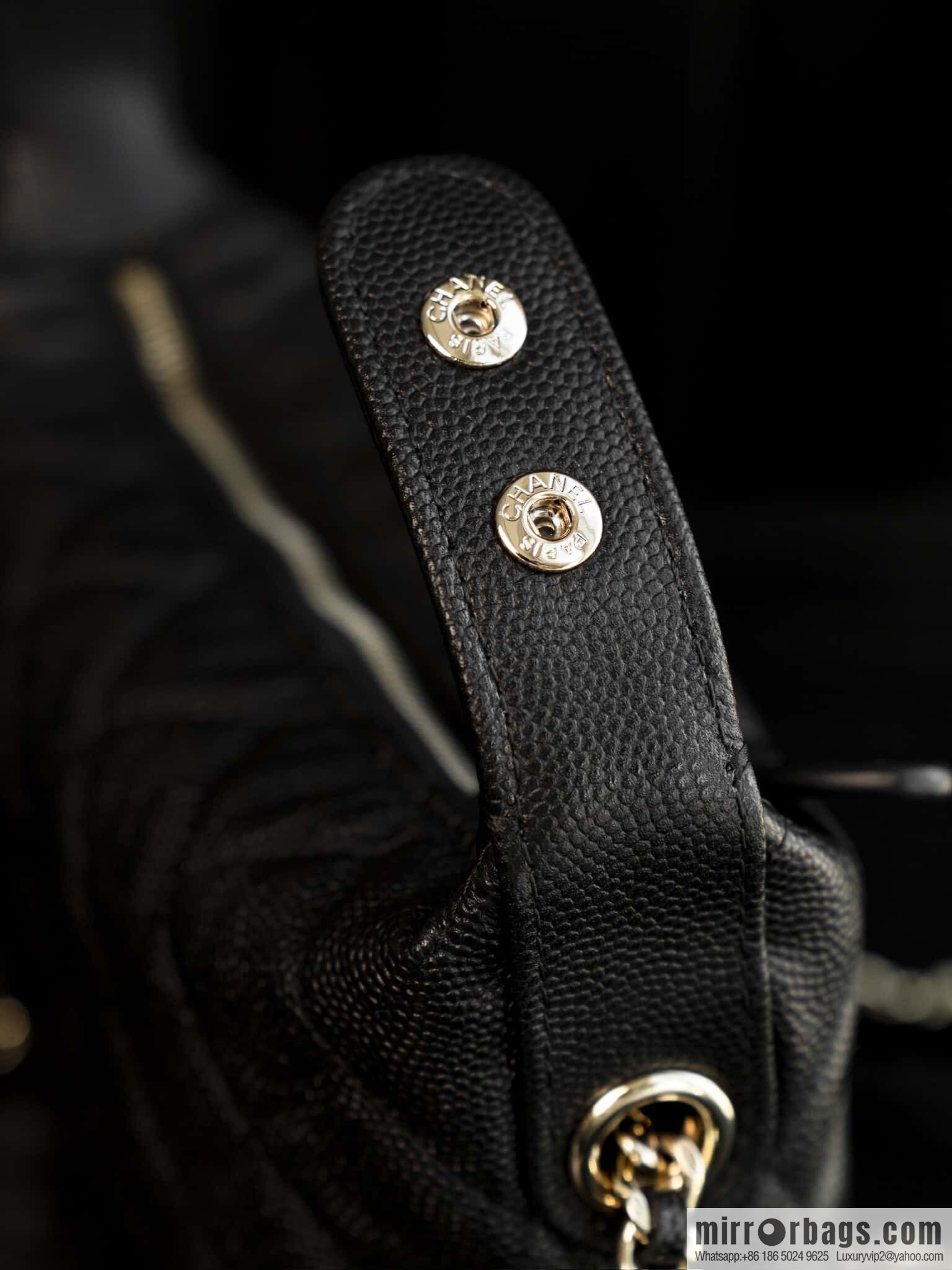 𝐂𝐡𝐚𝐧𝐞𝐥 𝟐𝟓𝐜 early spring new, lunch box bag, black gold 🖤 AP4386