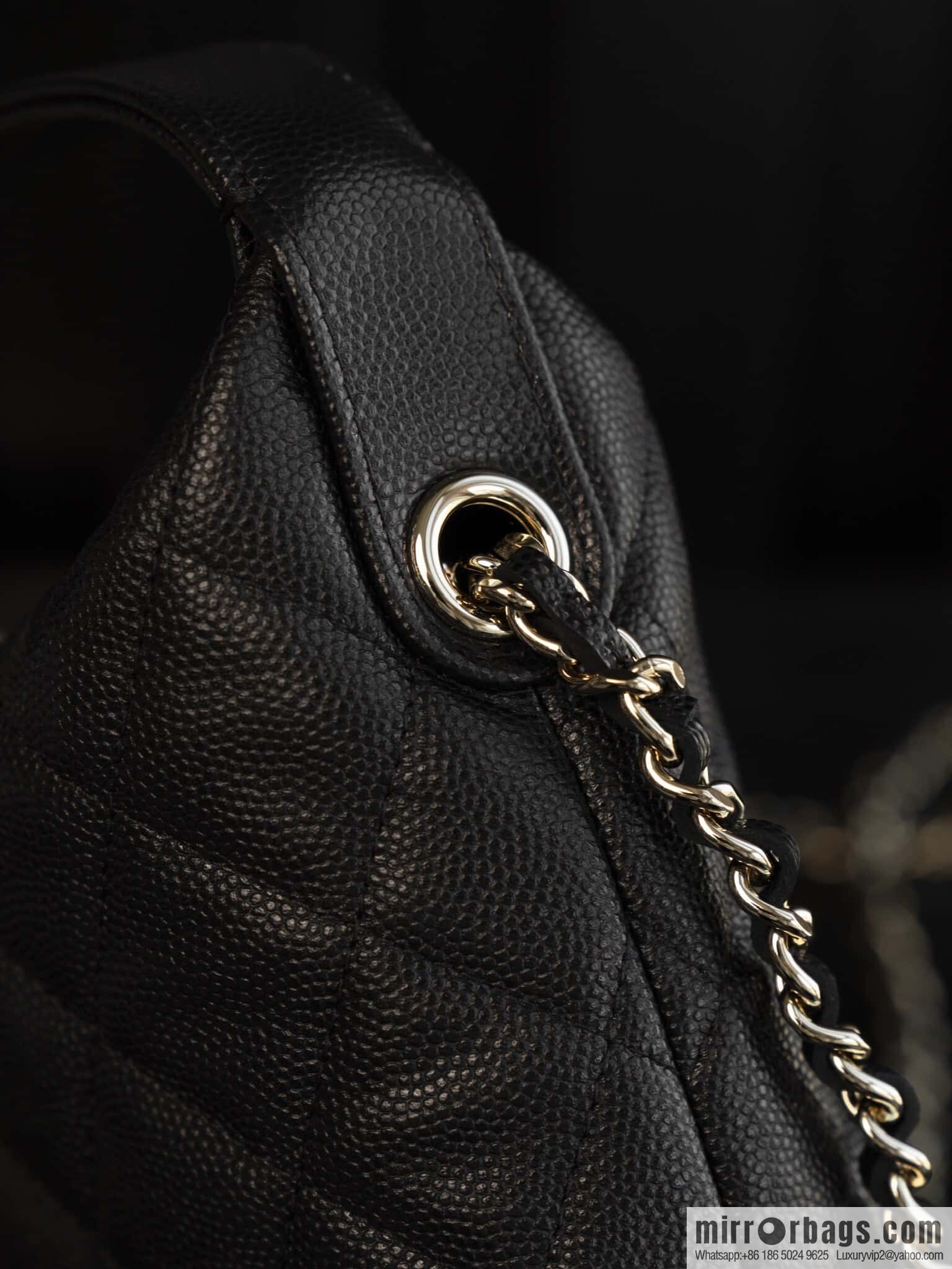 𝐂𝐡𝐚𝐧𝐞𝐥 𝟐𝟓𝐜 early spring new, lunch box bag, black gold 🖤 AP4386
