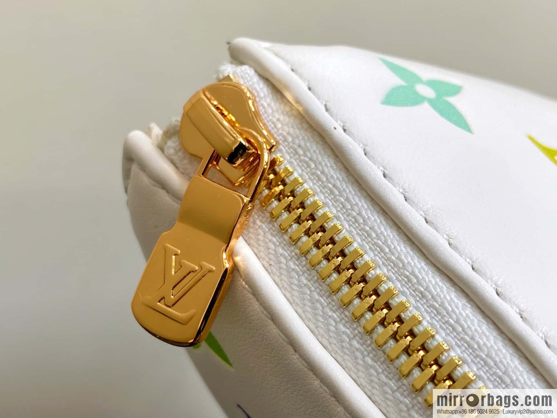 [Original order boutique] M13233 white color, full leather chain bag LV x TM COUSSIN small handbag, white/three color (Takashi Murakami)