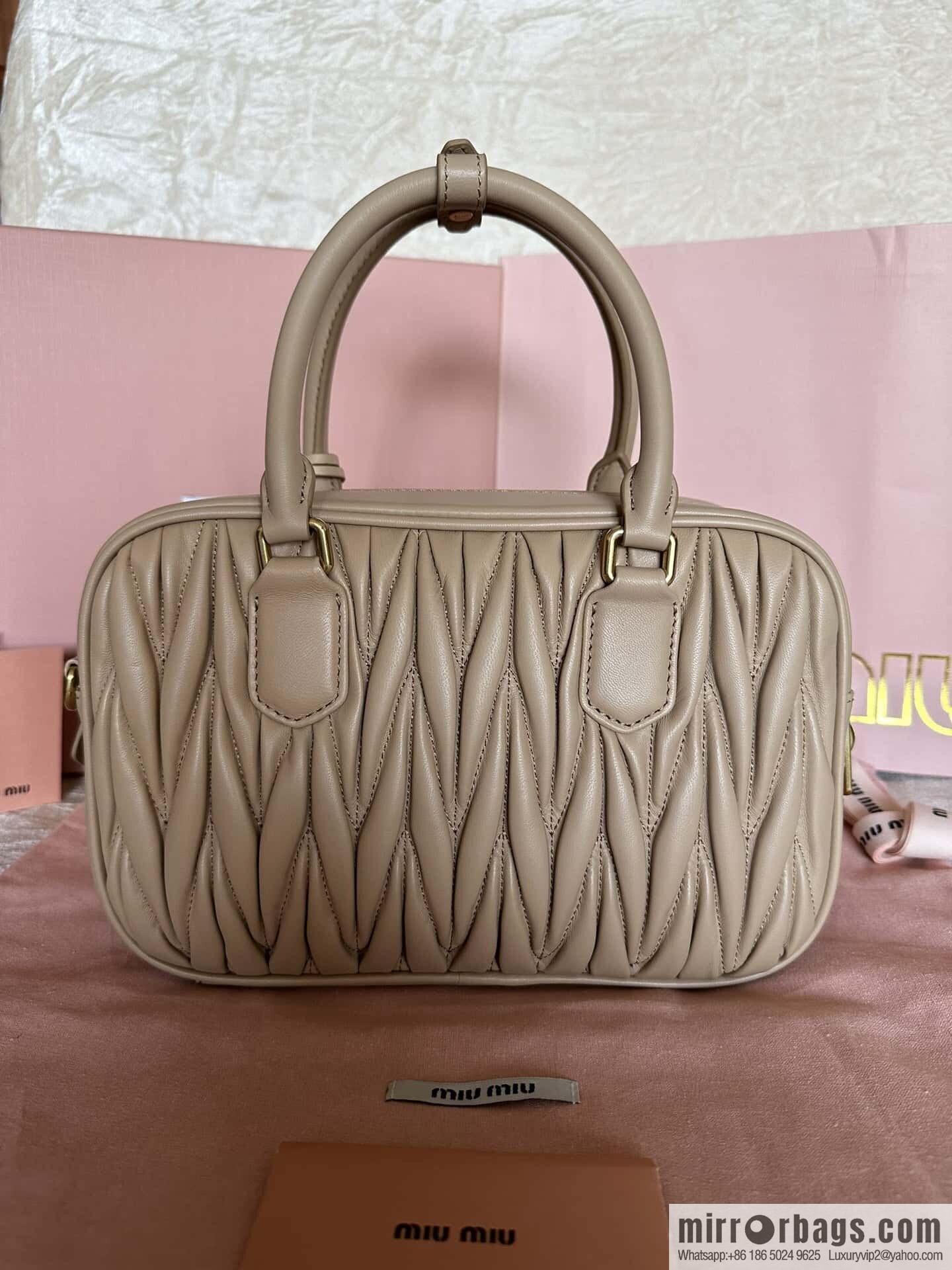 5BB124: MiuMiu's new too pretty bowling handbag, milk tea color Arcadie Matelassé soft sheepskin handbag