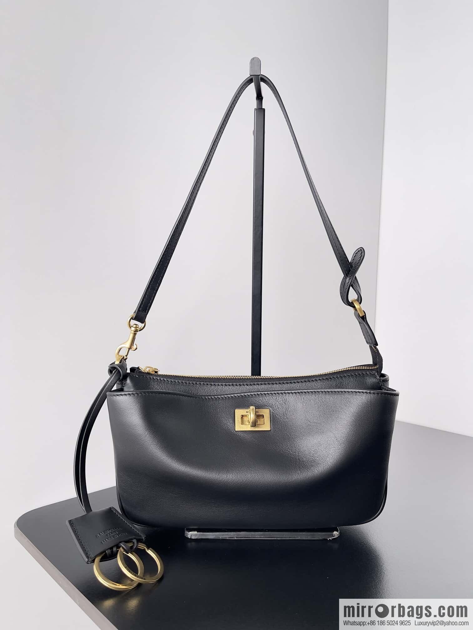 𝐁𝐚𝐥𝐞𝐧𝐜𝐢𝐚𝐠𝐑𝐨𝐝𝐞𝐨 🖤🖤 Rodeo Shoulder Bag 🧶 Rodeo Black Smooth Cow Leather Shoulder Bag
