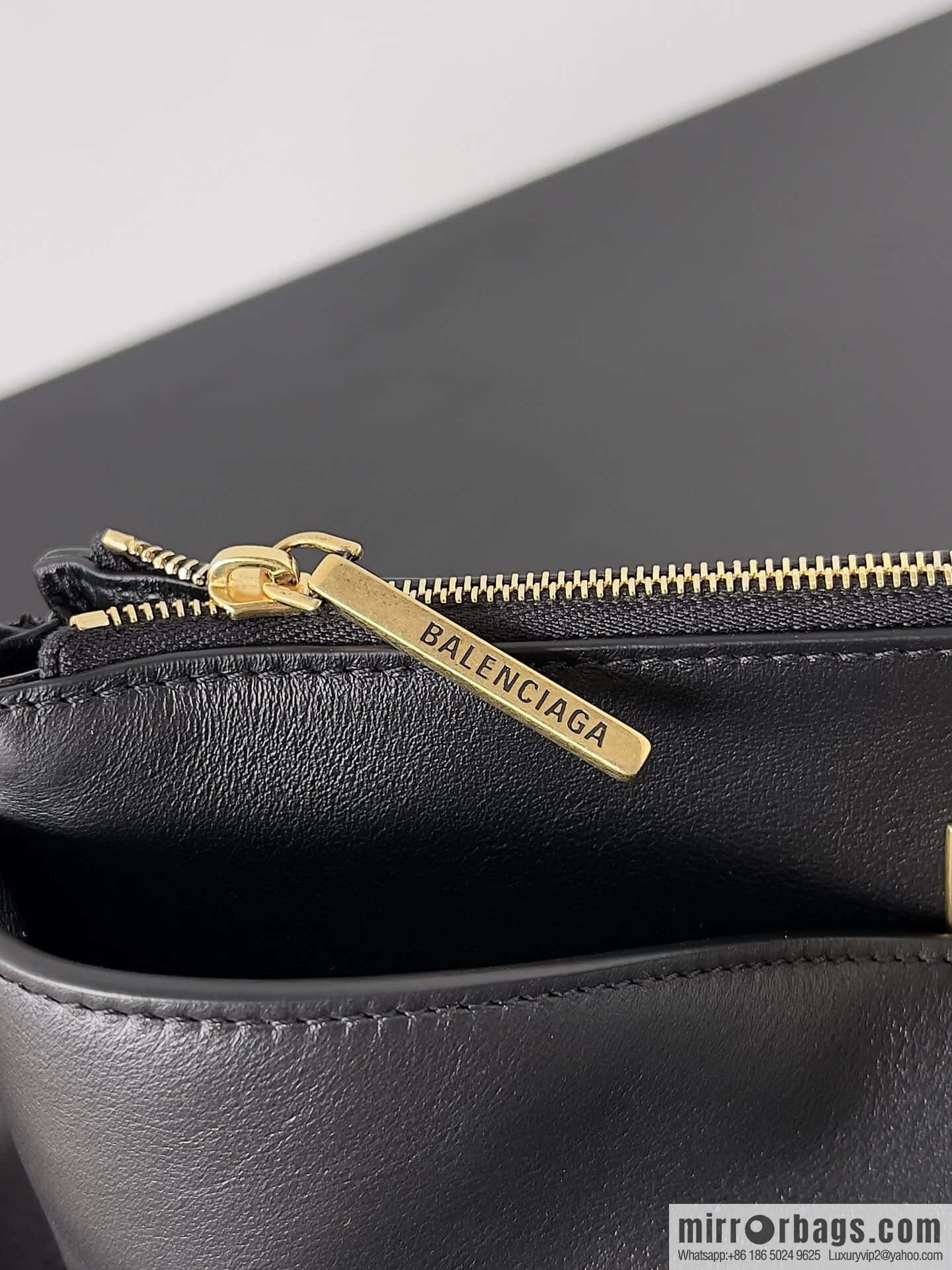 𝐁𝐚𝐥𝐞𝐧𝐜𝐢𝐚𝐠𝐑𝐨𝐝𝐞𝐨 🖤🖤 Rodeo Shoulder Bag 🧶 Rodeo Black Smooth Cow Leather Shoulder Bag