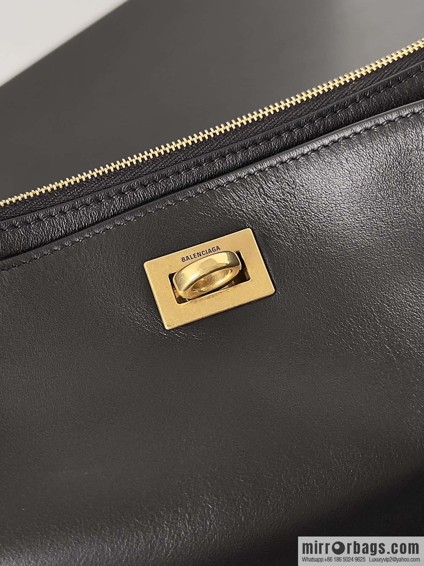 𝐁𝐚𝐥𝐞𝐧𝐜𝐢𝐚𝐠𝐑𝐨𝐝𝐞𝐨 🖤🖤 Rodeo Shoulder Bag 🧶 Rodeo Black Smooth Cow Leather Shoulder Bag