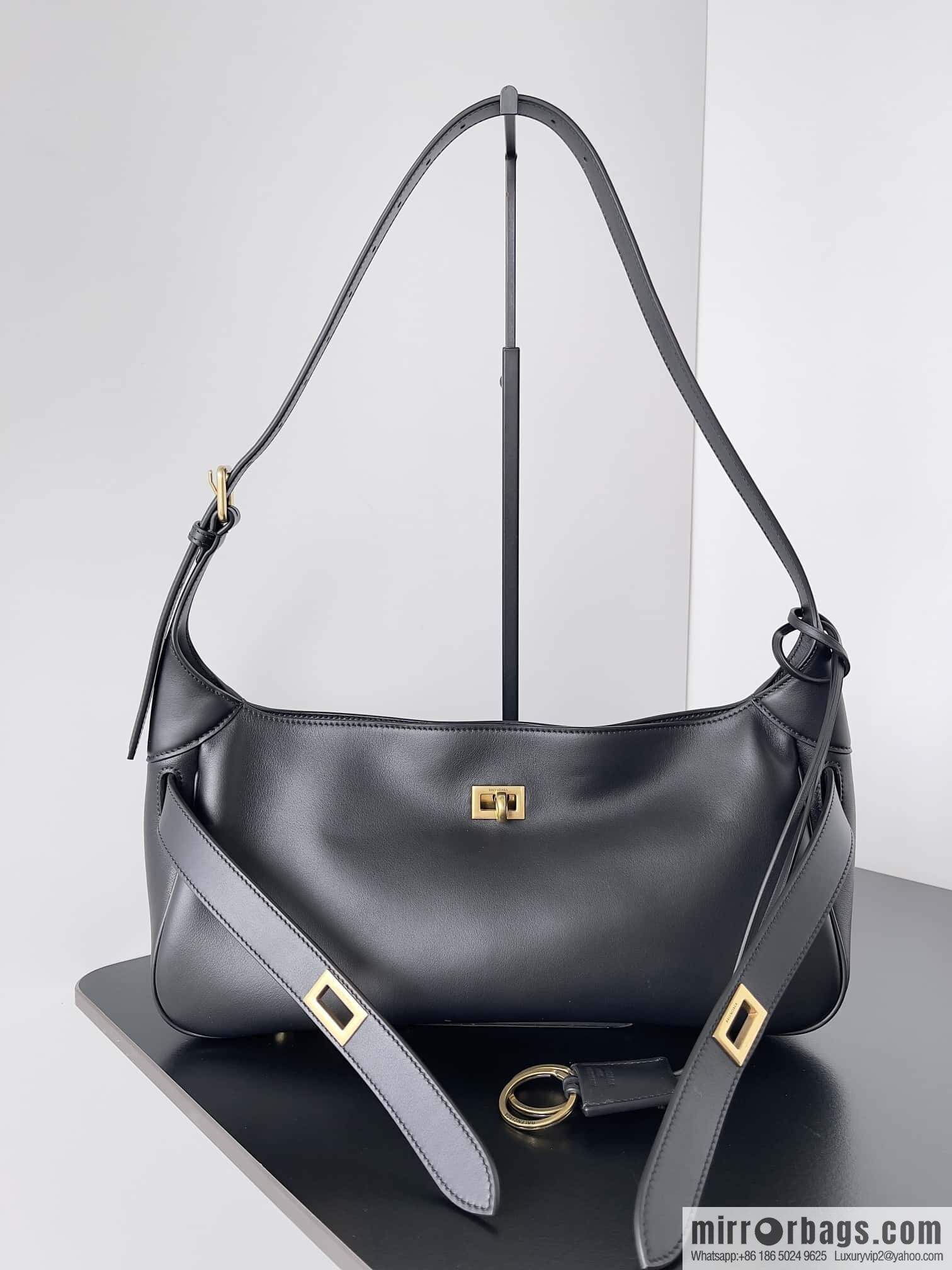 𝐁𝐚𝐥𝐞𝐧𝐜𝐢𝐚𝐠𝐑𝐨𝐝𝐞𝐨 Bel Air Black Smooth Cow Leather Medium Shoulder Backpack