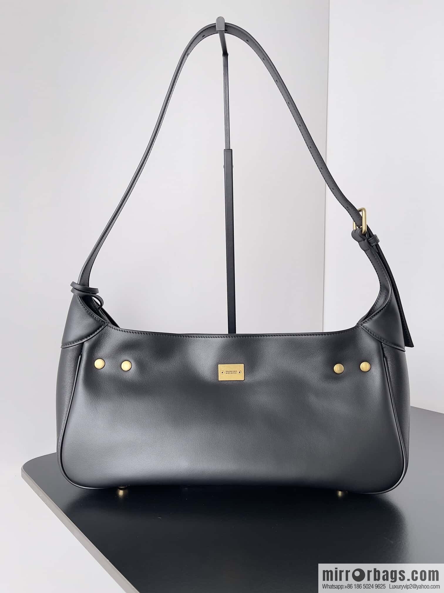 𝐁𝐚𝐥𝐞𝐧𝐜𝐢𝐚𝐠𝐑𝐨𝐝𝐞𝐨 Bel Air Black Smooth Cow Leather Medium Shoulder Backpack