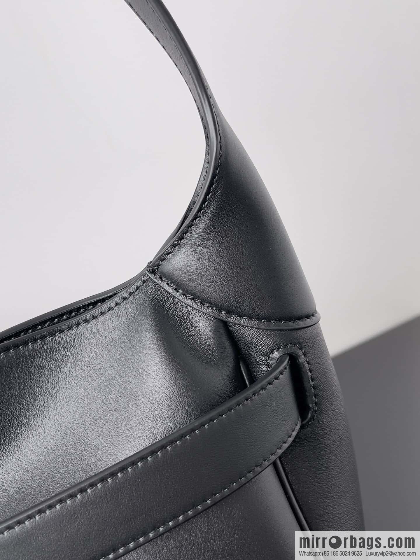 𝐁𝐚𝐥𝐞𝐧𝐜𝐢𝐚𝐠𝐑𝐨𝐝𝐞𝐨 Bel Air Black Smooth Cow Leather Medium Shoulder Backpack