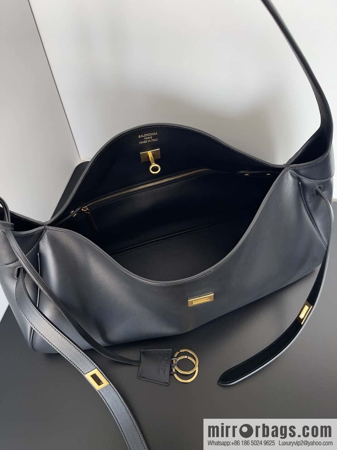 𝐁𝐚𝐥𝐞𝐧𝐜𝐢𝐚𝐠𝐑𝐨𝐝𝐞𝐨 Bel Air Black Smooth Cow Leather Shoulder Backpack