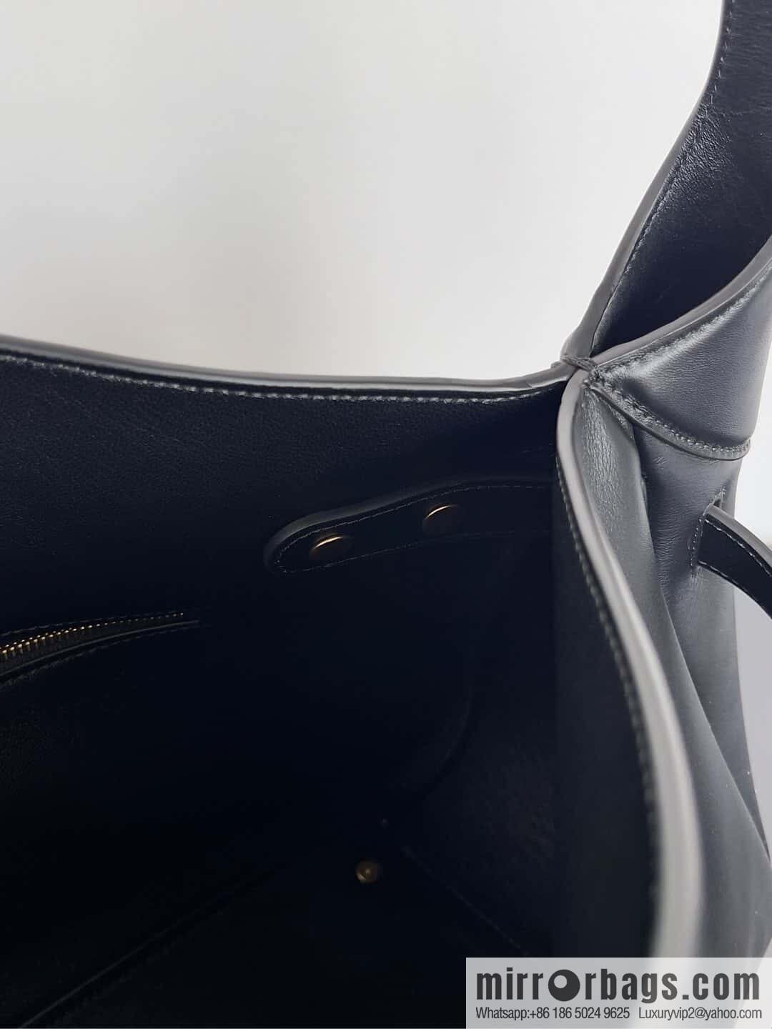 𝐁𝐚𝐥𝐞𝐧𝐜𝐢𝐚𝐠𝐑𝐨𝐝𝐞𝐨 Bel Air Black Smooth Cow Leather Shoulder Backpack