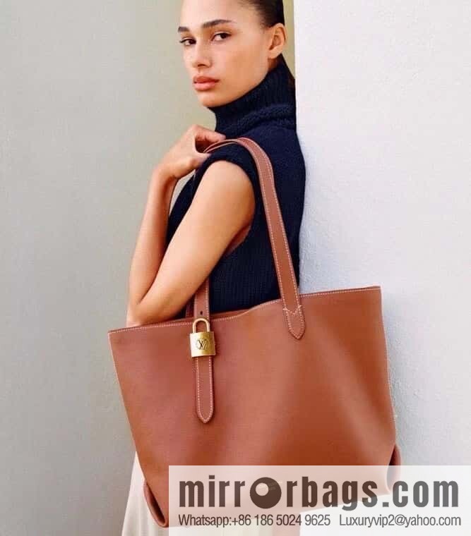LV M25342 Low Key Cabas MM