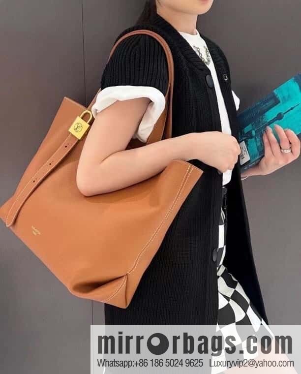 LV M25342 Low Key Cabas MM