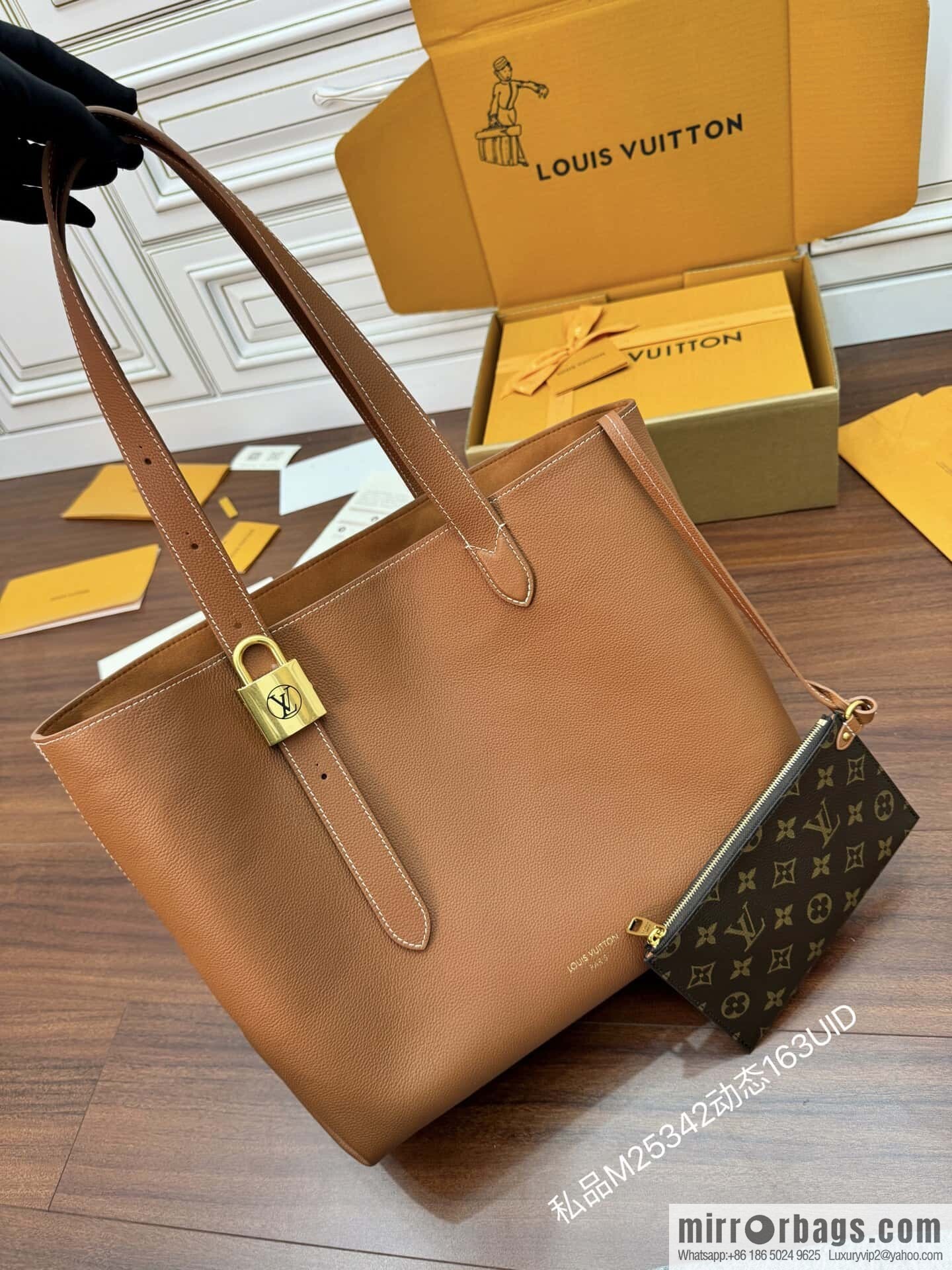 LV M25342 Low Key Cabas MM