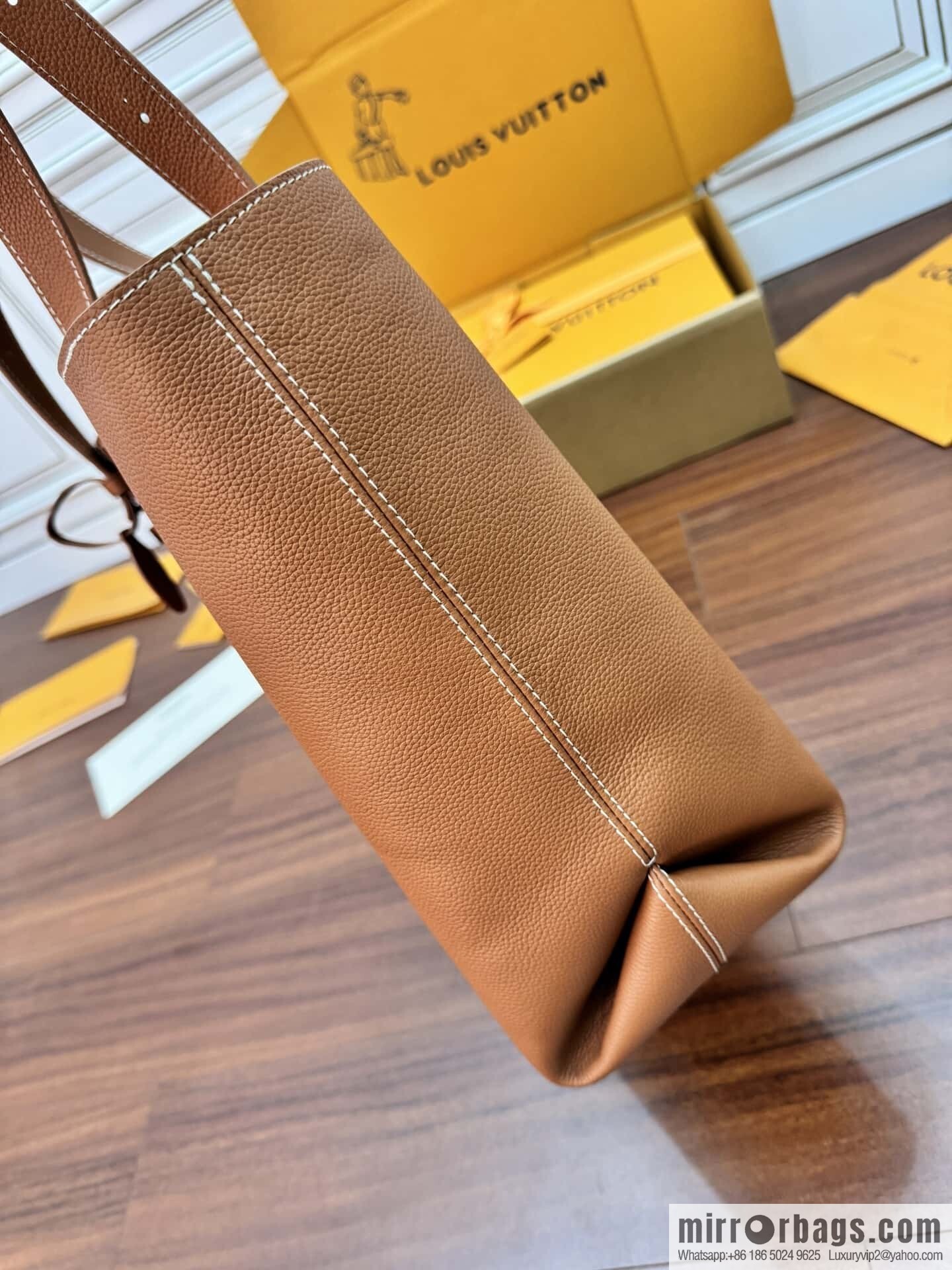 LV M25342 Low Key Cabas MM