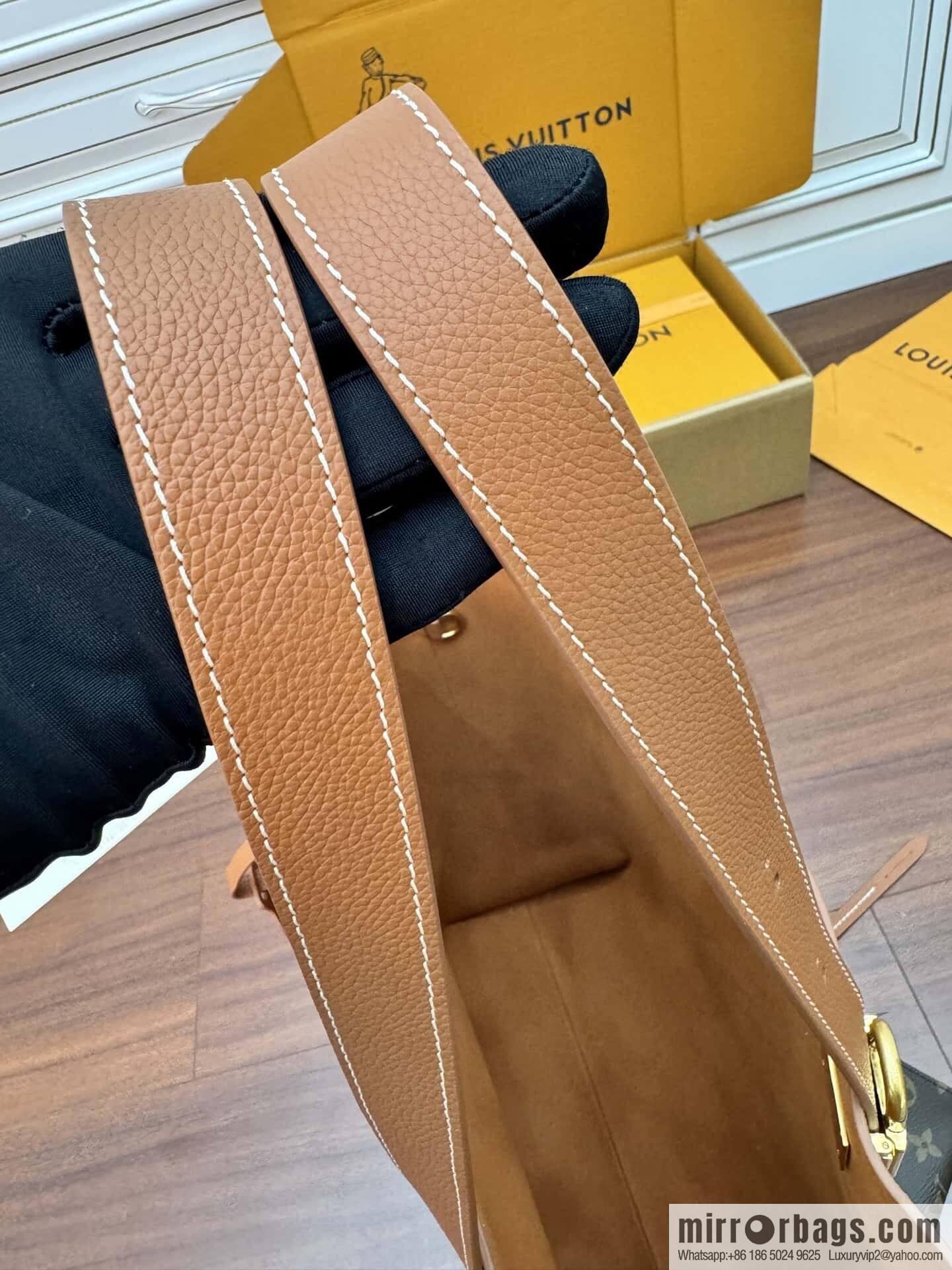 LV M25342 Low Key Cabas MM