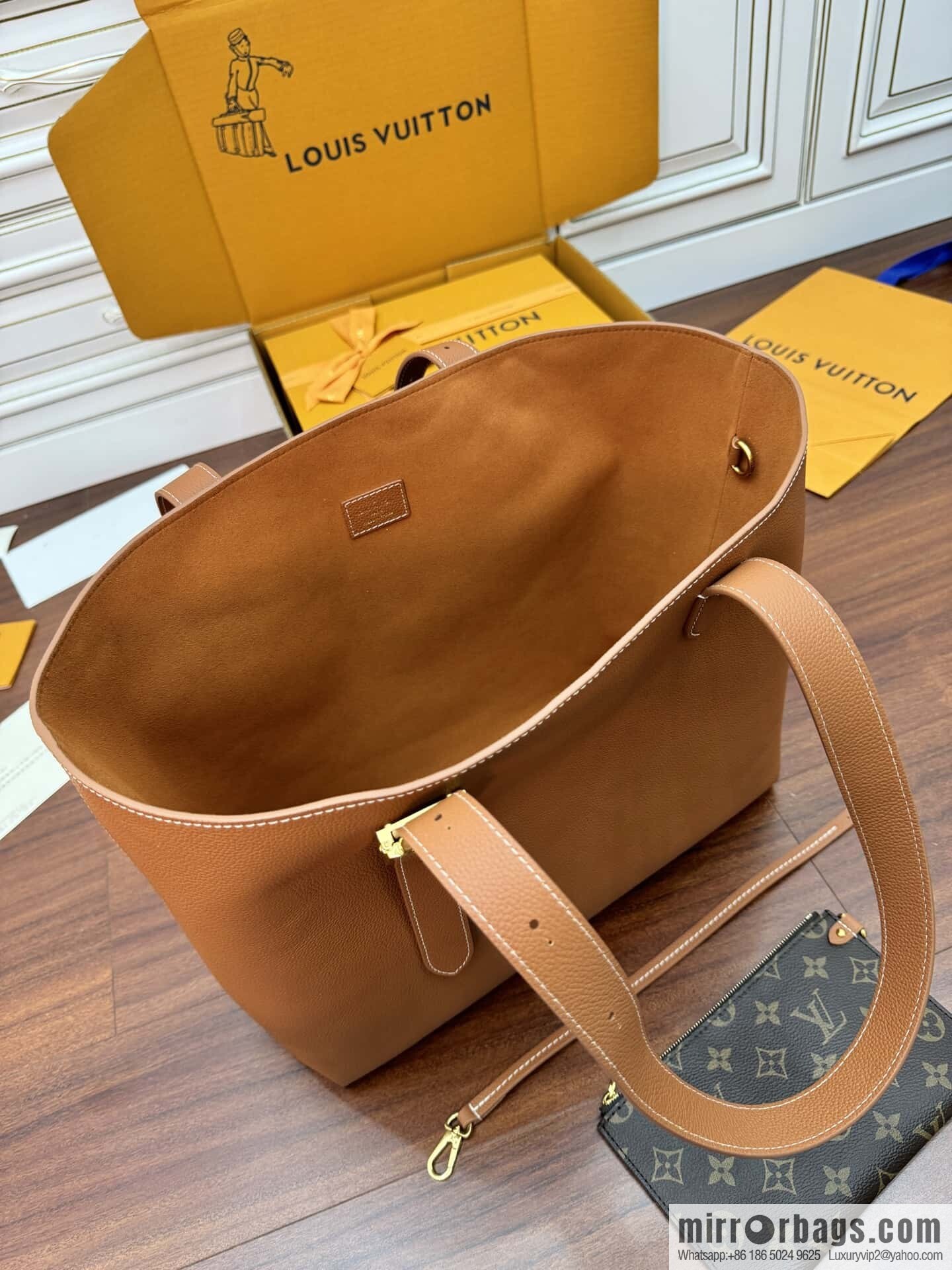 LV M25342 Low Key Cabas MM