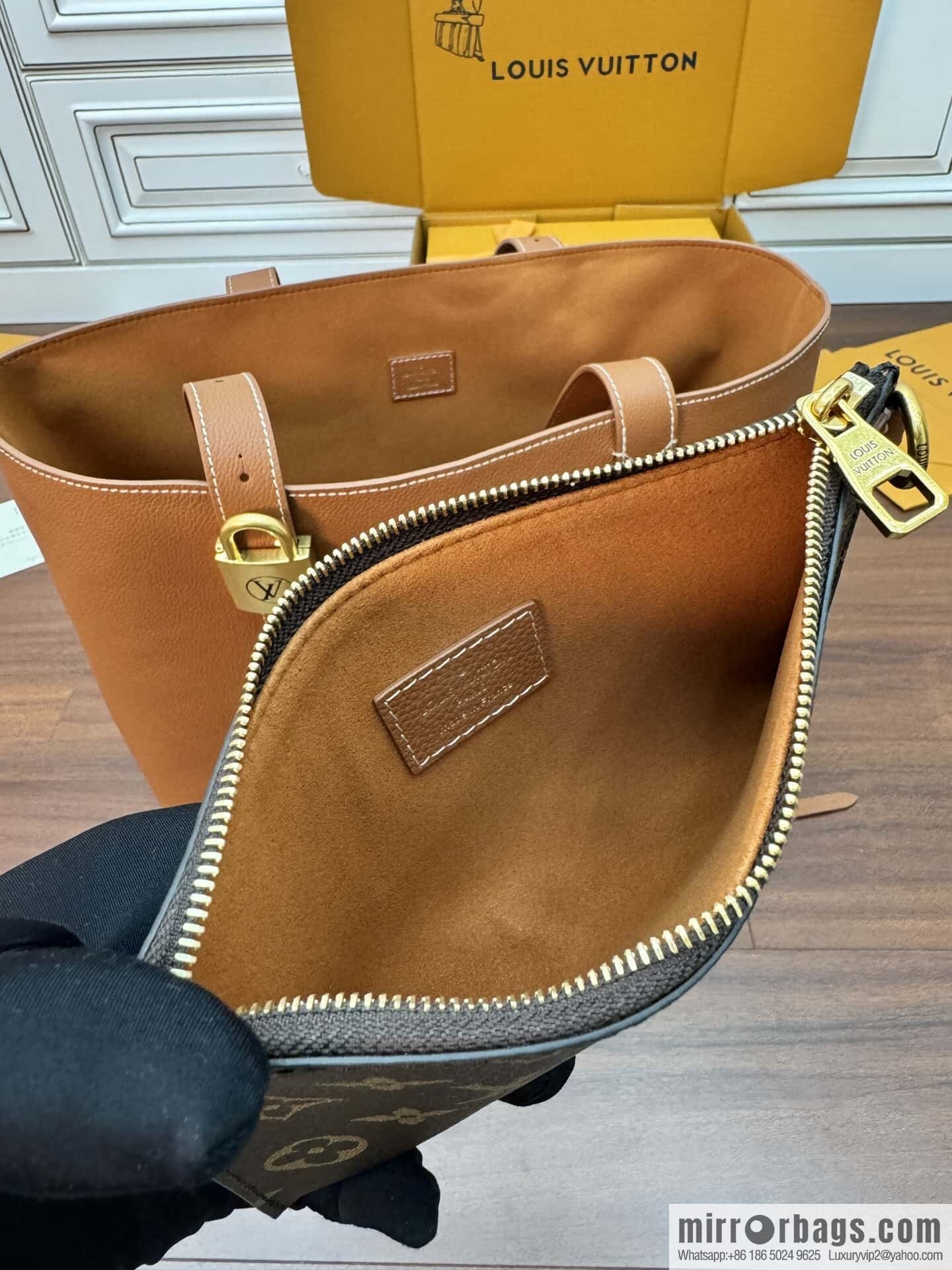 LV M25342 Low Key Cabas MM