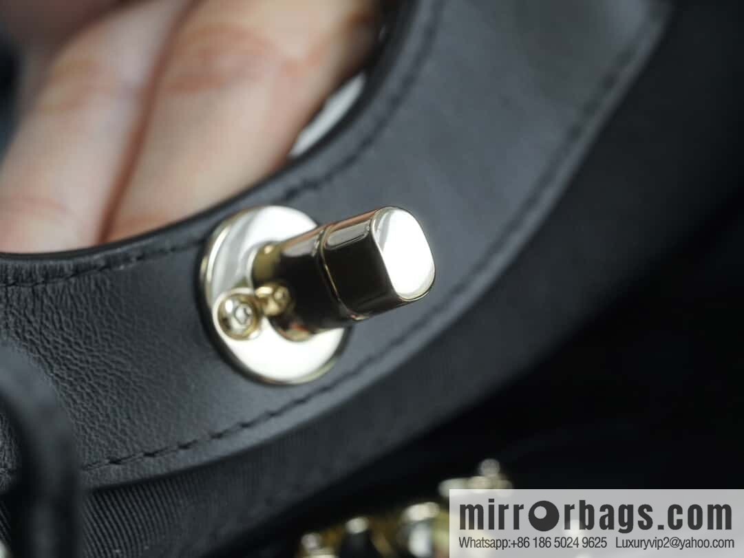 𝐂𝐡𝐚𝐧𝐞𝐥 𝟐𝟑𝐀 Superior Handicraft 31bag Mini Black ➿ AS4133