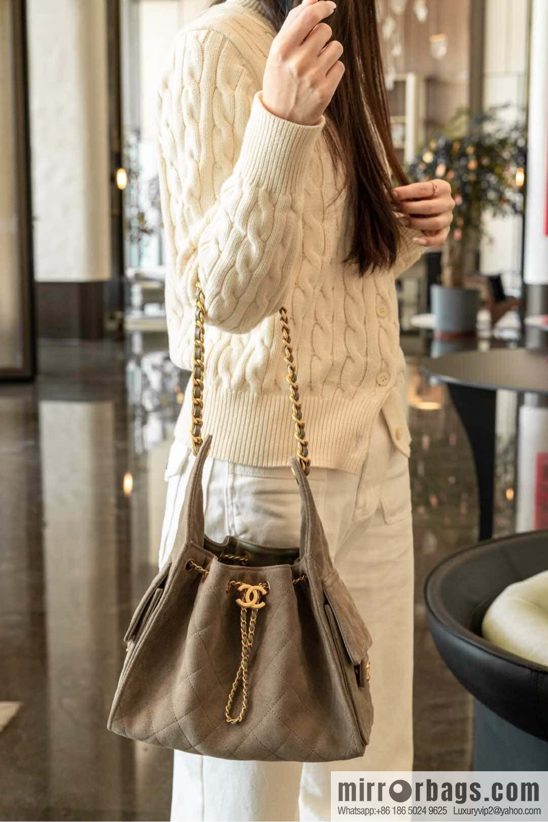 𝐂𝐡𝐚𝐧𝐞𝐥 𝟐𝟓𝐜 Grey Suede Drawstring Bucket Bag, Small 🌟 AS5293