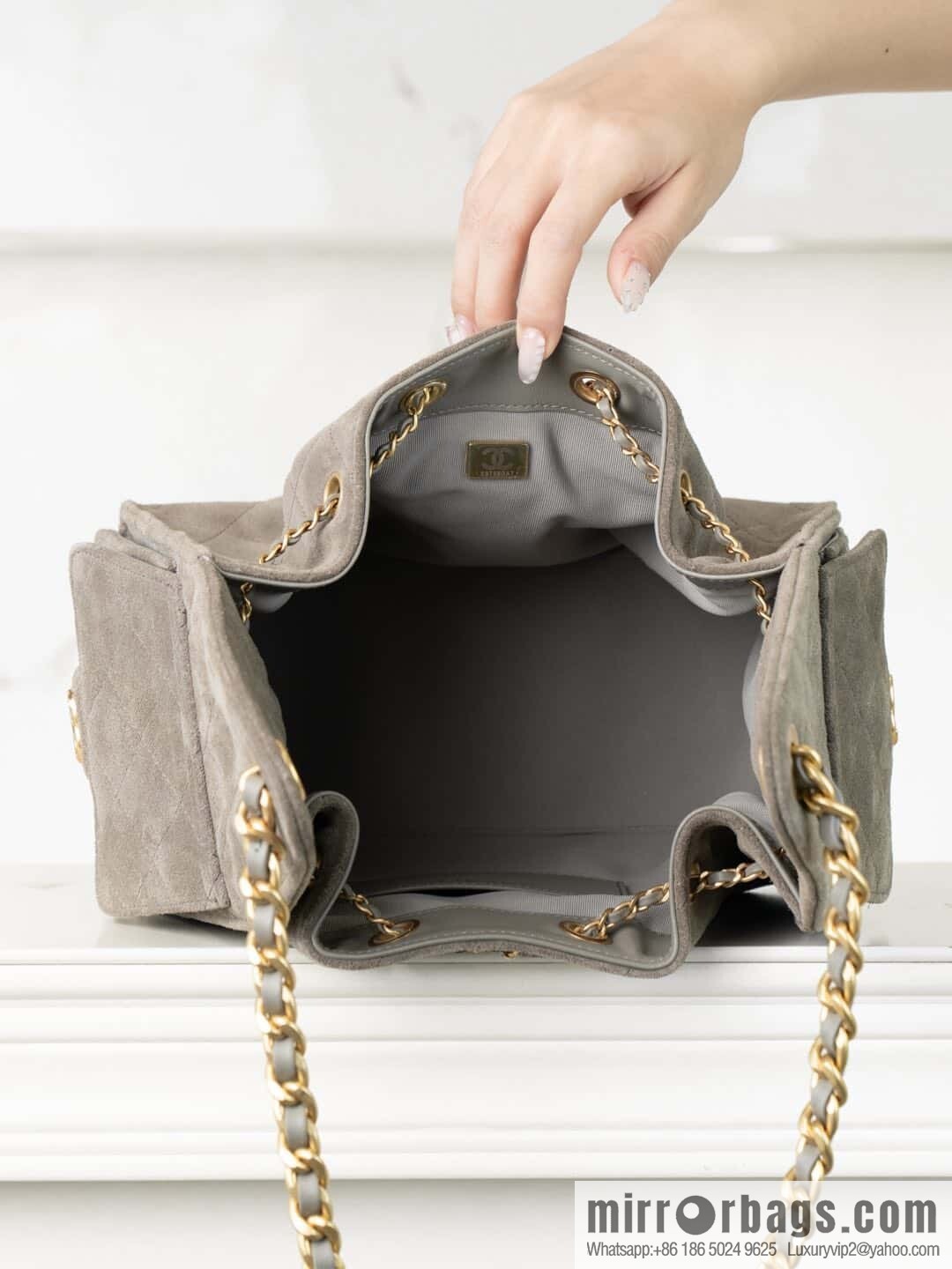 𝐂𝐡𝐚𝐧𝐞𝐥 𝟐𝟓𝐜 Grey Suede Drawstring Bucket Bag, Small 🌟 AS5293