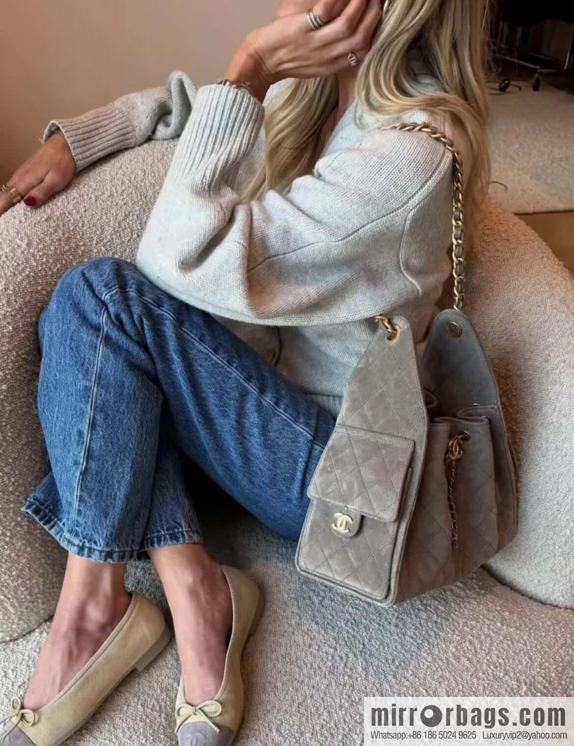 𝐂𝐡𝐚𝐧𝐞𝐥 𝟐𝟓𝐜 Grey Suede Drawstring Bucket Bag, Large 🌟 AS5311