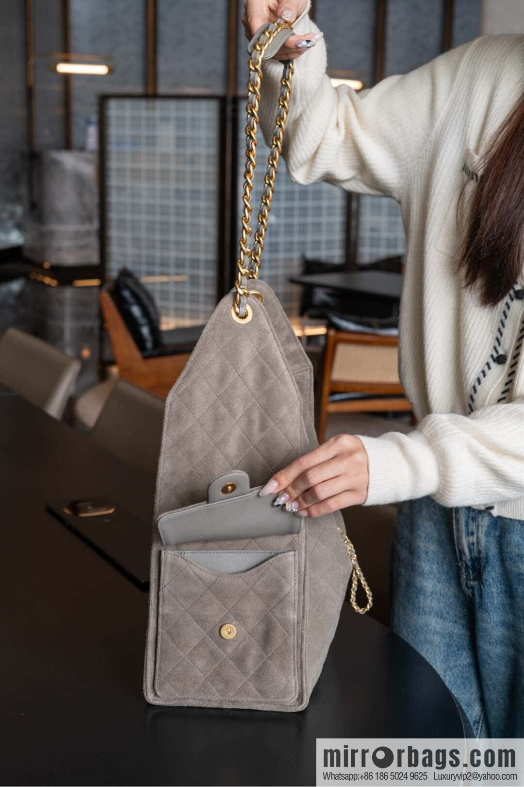 𝐂𝐡𝐚𝐧𝐞𝐥 𝟐𝟓𝐜 Grey Suede Drawstring Bucket Bag, Large 🌟 AS5311