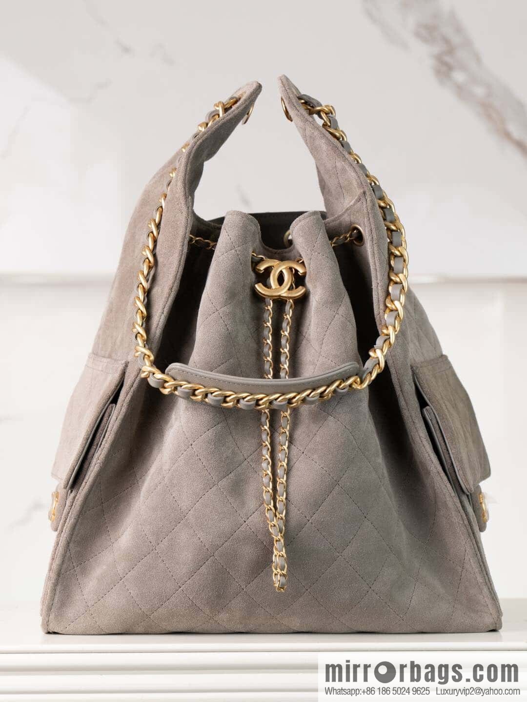 𝐂𝐡𝐚𝐧𝐞𝐥 𝟐𝟓𝐜 Grey Suede Drawstring Bucket Bag, Large 🌟 AS5311