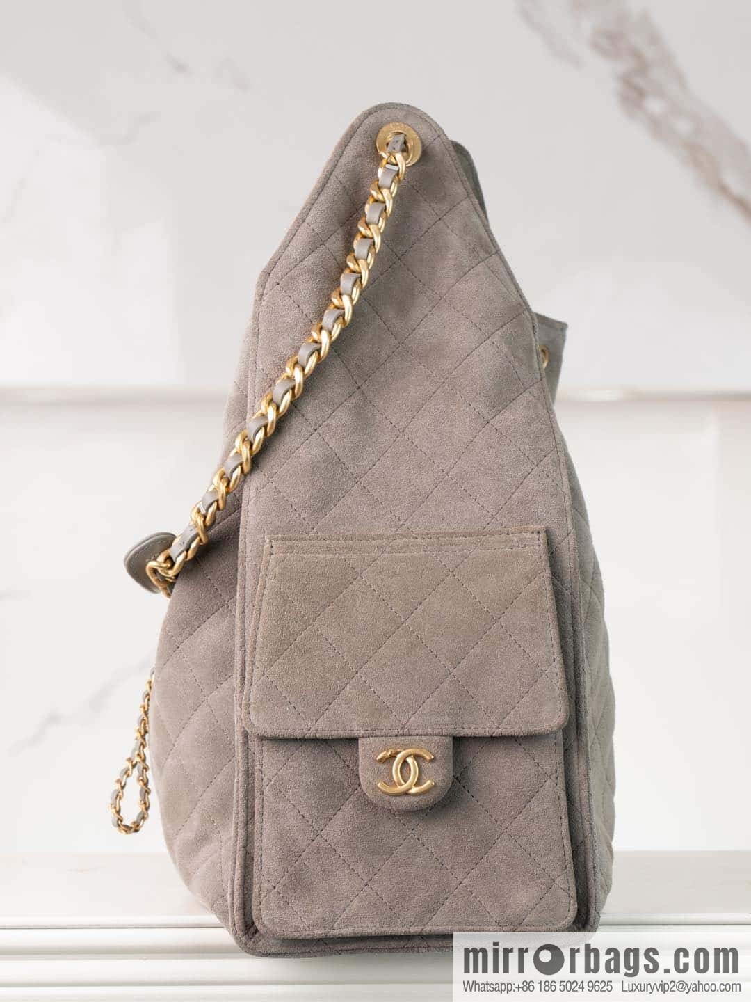 𝐂𝐡𝐚𝐧𝐞𝐥 𝟐𝟓𝐜 Grey Suede Drawstring Bucket Bag, Large 🌟 AS5311