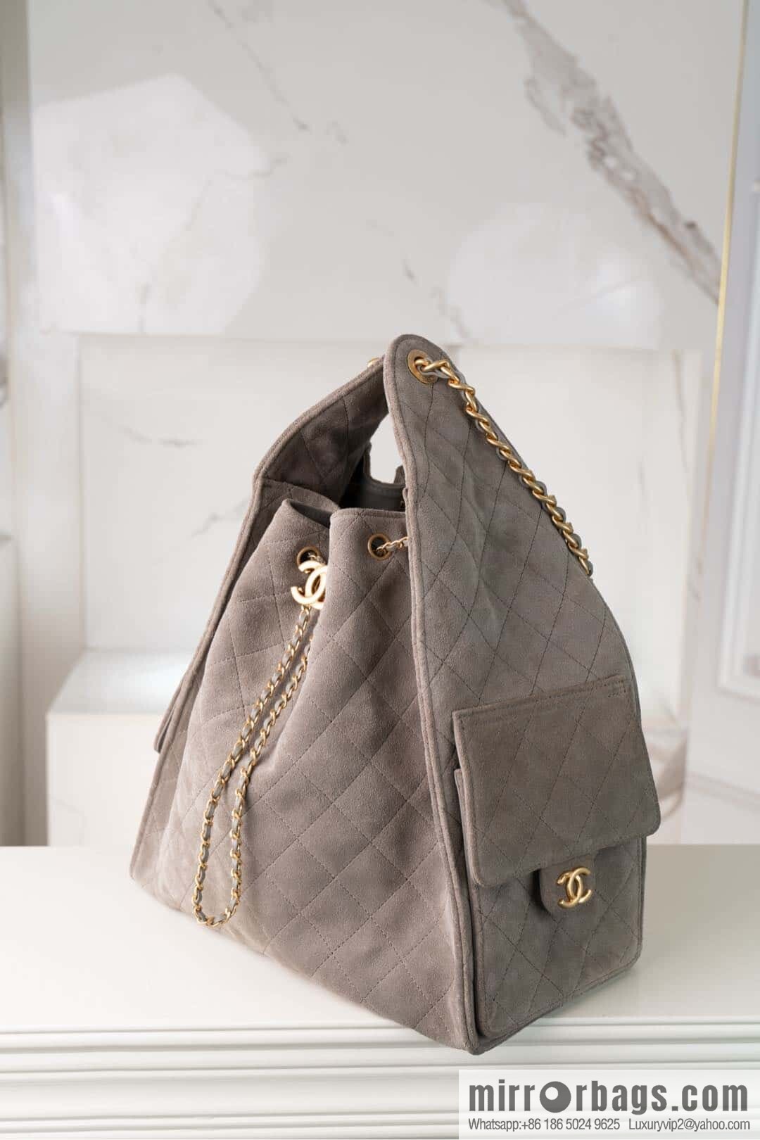 𝐂𝐡𝐚𝐧𝐞𝐥 𝟐𝟓𝐜 Grey Suede Drawstring Bucket Bag, Large 🌟 AS5311