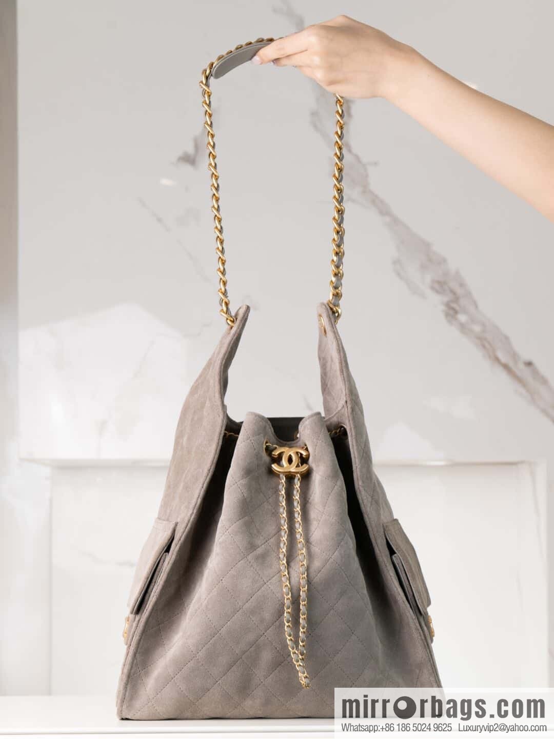 𝐂𝐡𝐚𝐧𝐞𝐥 𝟐𝟓𝐜 Grey Suede Drawstring Bucket Bag, Large 🌟 AS5311