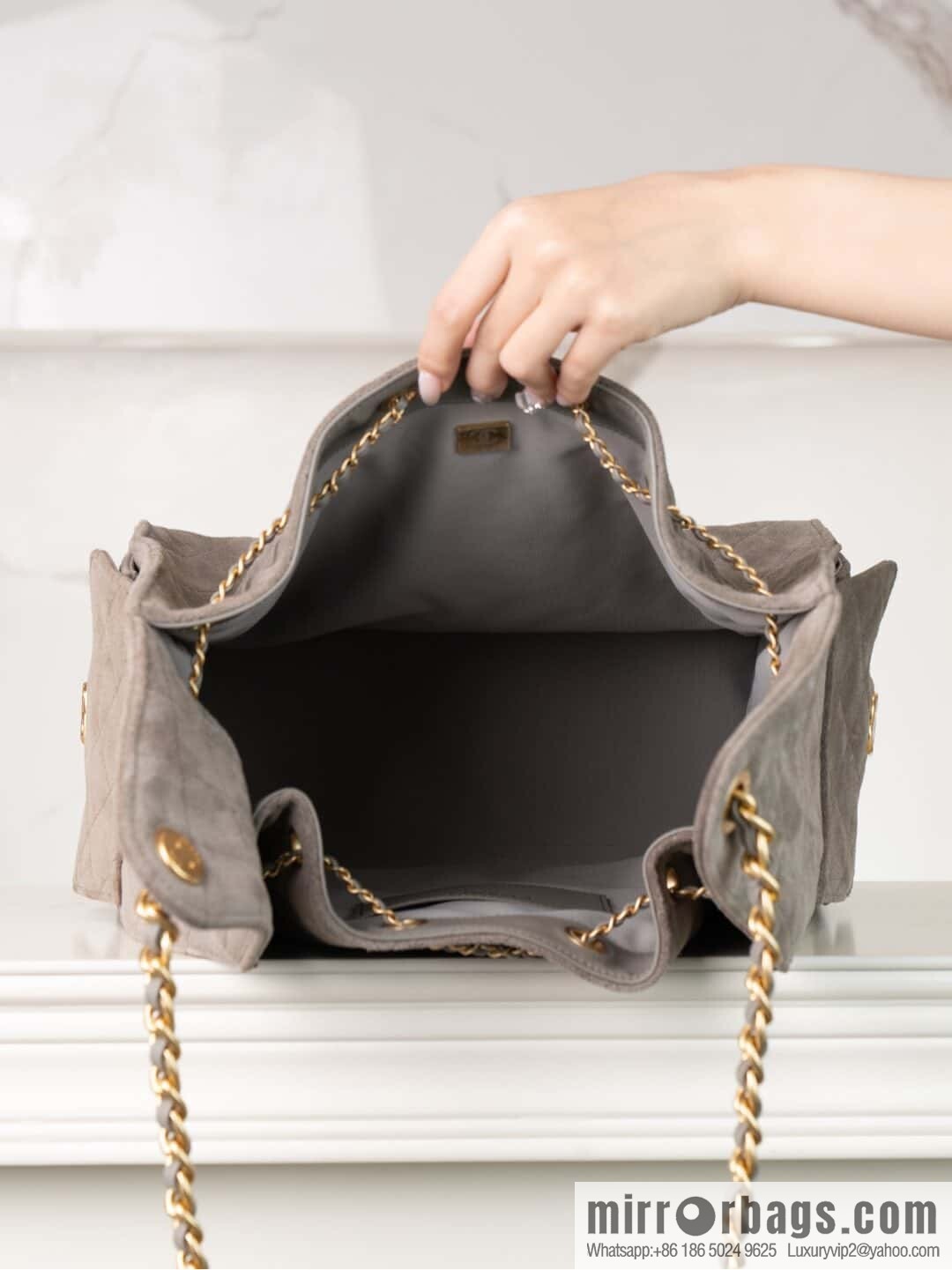 𝐂𝐡𝐚𝐧𝐞𝐥 𝟐𝟓𝐜 Grey Suede Drawstring Bucket Bag, Large 🌟 AS5311