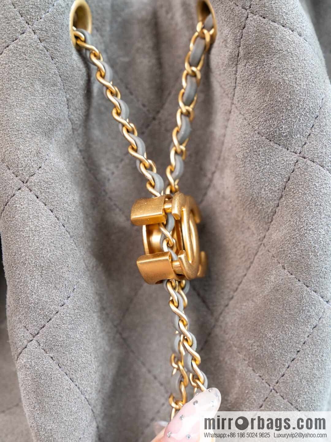 𝐂𝐡𝐚𝐧𝐞𝐥 𝟐𝟓𝐜 Grey Suede Drawstring Bucket Bag, Large 🌟 AS5311