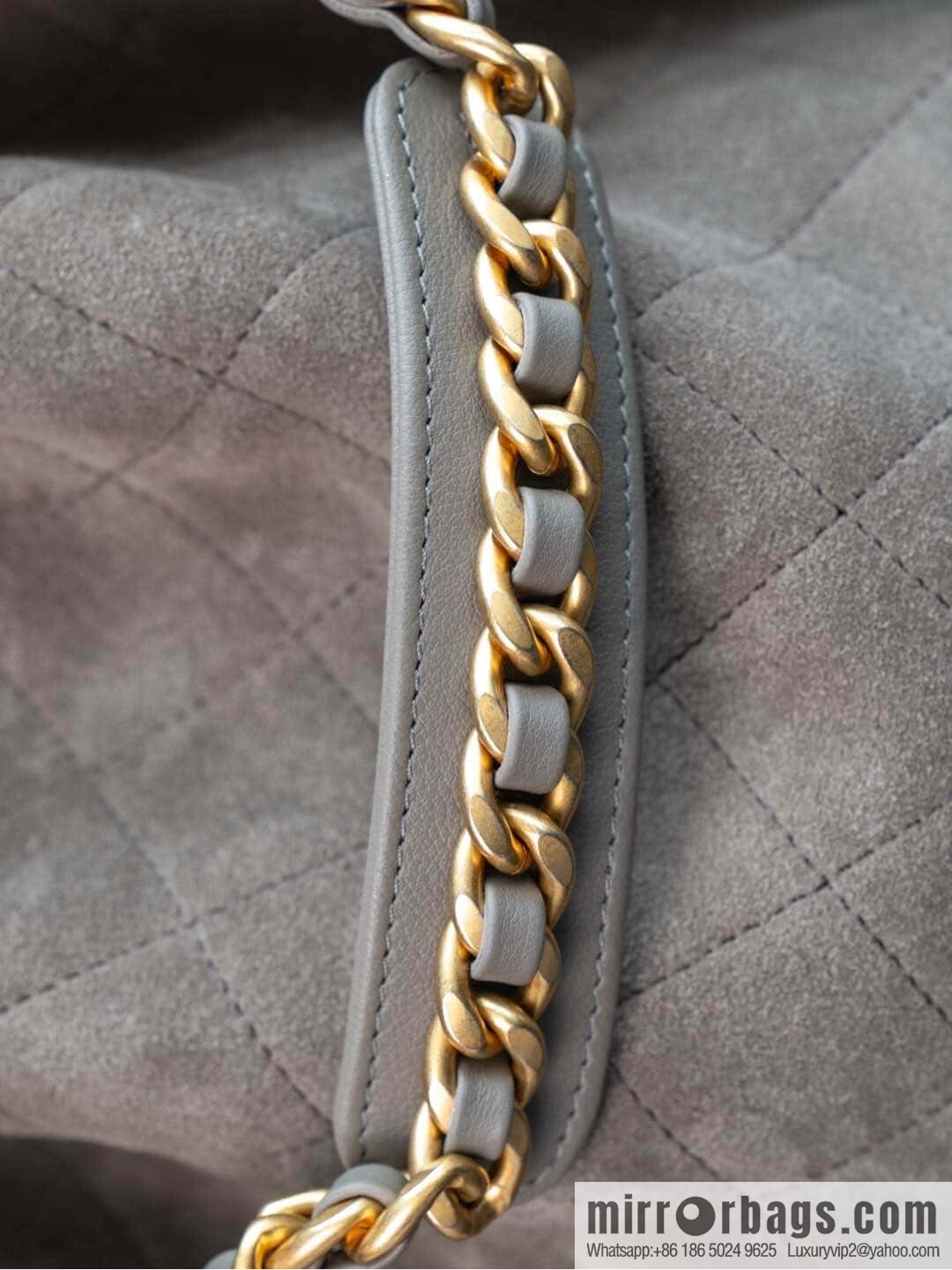 𝐂𝐡𝐚𝐧𝐞𝐥 𝟐𝟓𝐜 Grey Suede Drawstring Bucket Bag, Large 🌟 AS5311