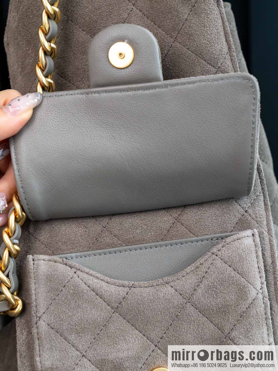 𝐂𝐡𝐚𝐧𝐞𝐥 𝟐𝟓𝐜 Grey Suede Drawstring Bucket Bag, Large 🌟 AS5311