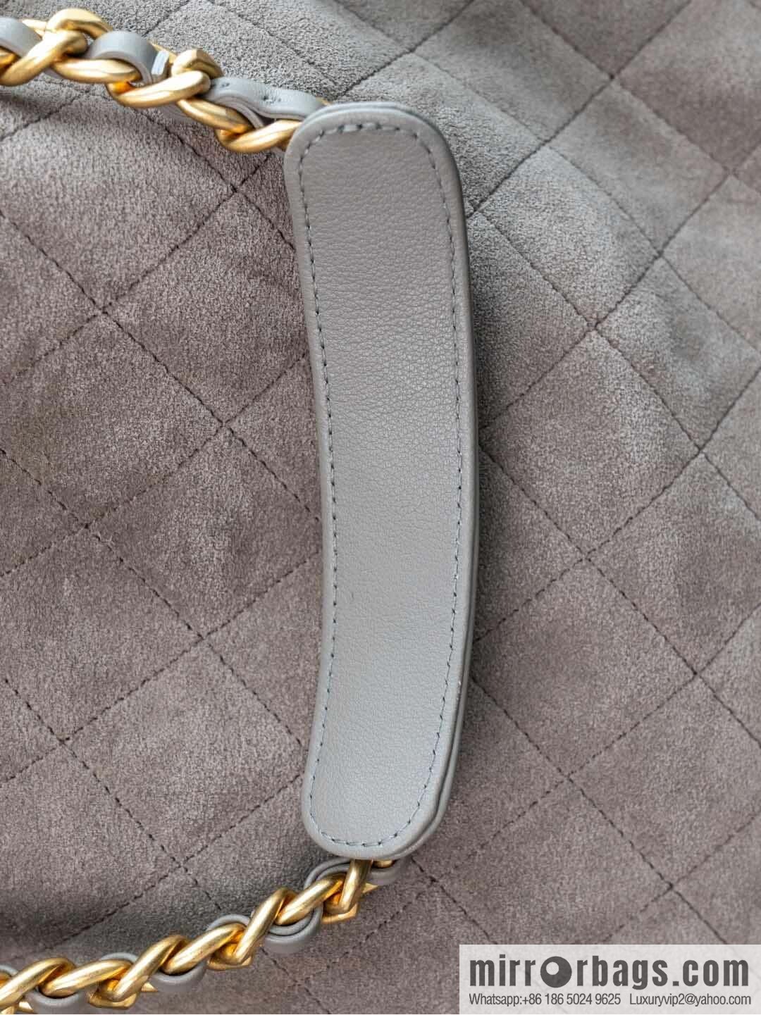 𝐂𝐡𝐚𝐧𝐞𝐥 𝟐𝟓𝐜 Grey Suede Drawstring Bucket Bag, Large 🌟 AS5311