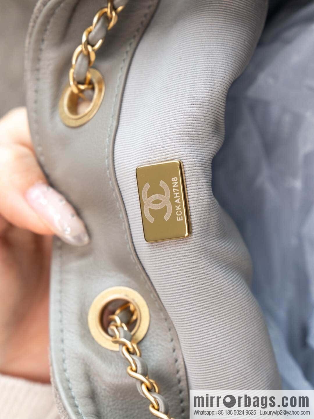 𝐂𝐡𝐚𝐧𝐞𝐥 𝟐𝟓𝐜 Grey Suede Drawstring Bucket Bag, Large 🌟 AS5311