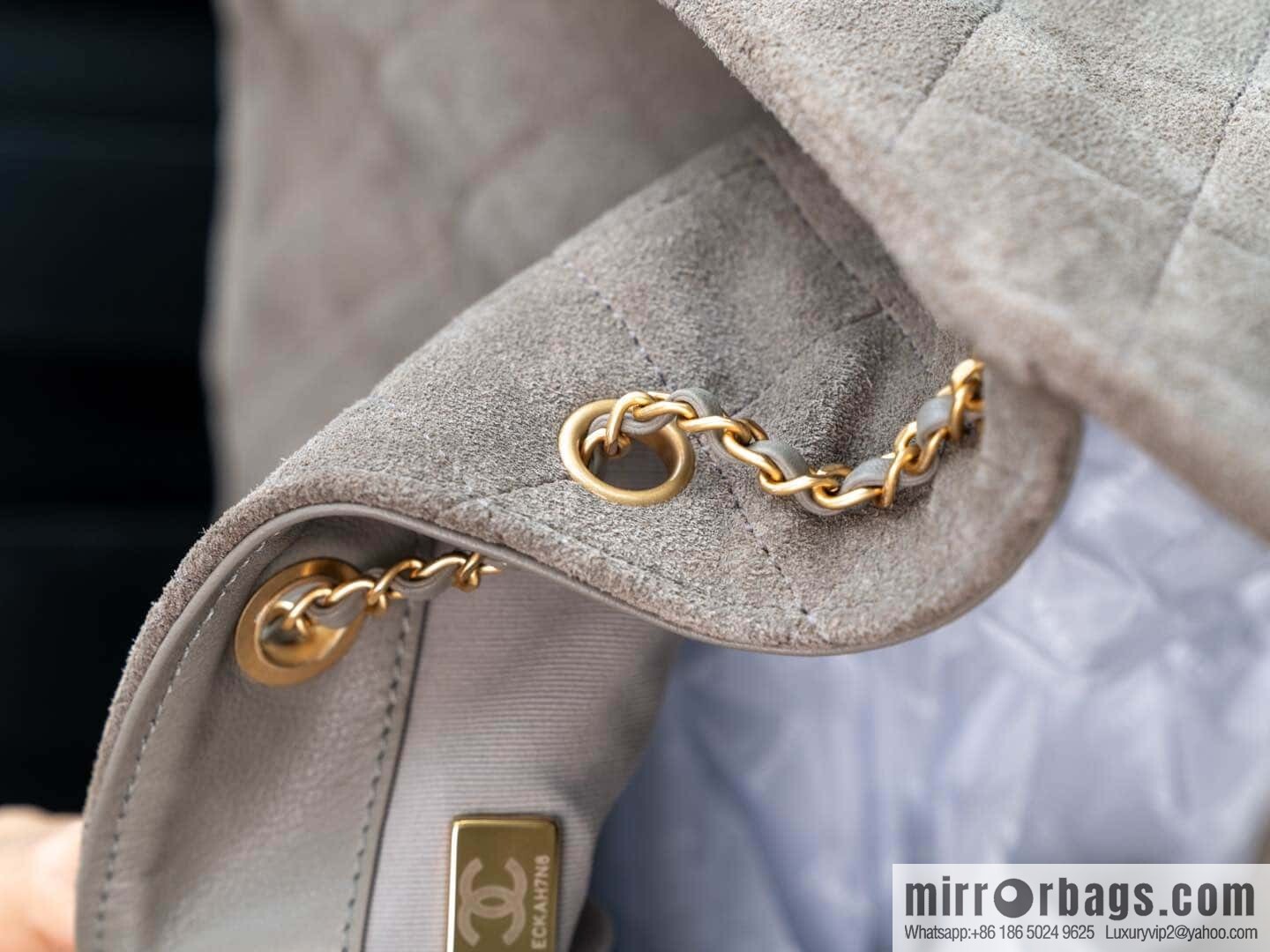 𝐂𝐡𝐚𝐧𝐞𝐥 𝟐𝟓𝐜 Grey Suede Drawstring Bucket Bag, Large 🌟 AS5311