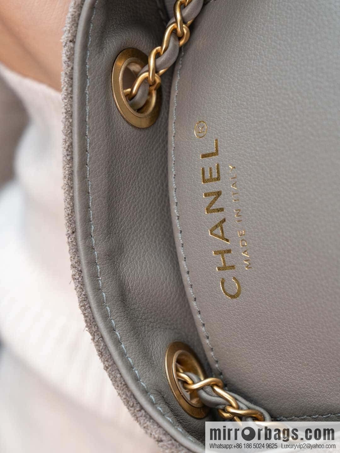 𝐂𝐡𝐚𝐧𝐞𝐥 𝟐𝟓𝐜 Grey Suede Drawstring Bucket Bag, Large 🌟 AS5311