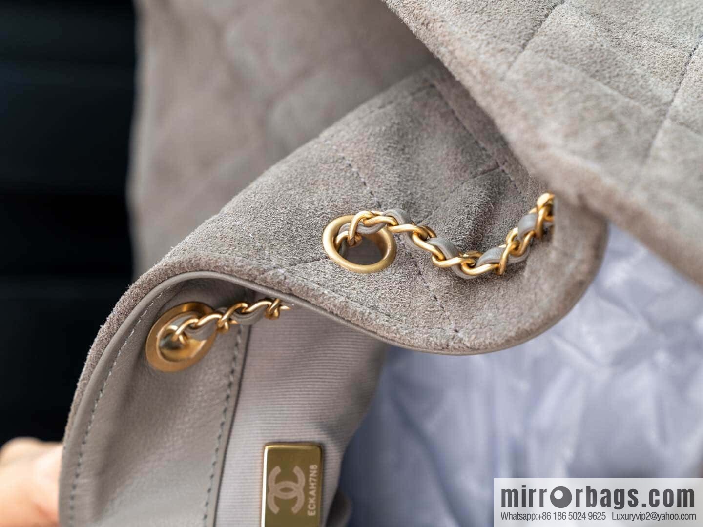 𝐂𝐡𝐚𝐧𝐞𝐥 𝟐𝟓𝐜 Grey Suede Drawstring Bucket Bag, Large 🌟 AS5311