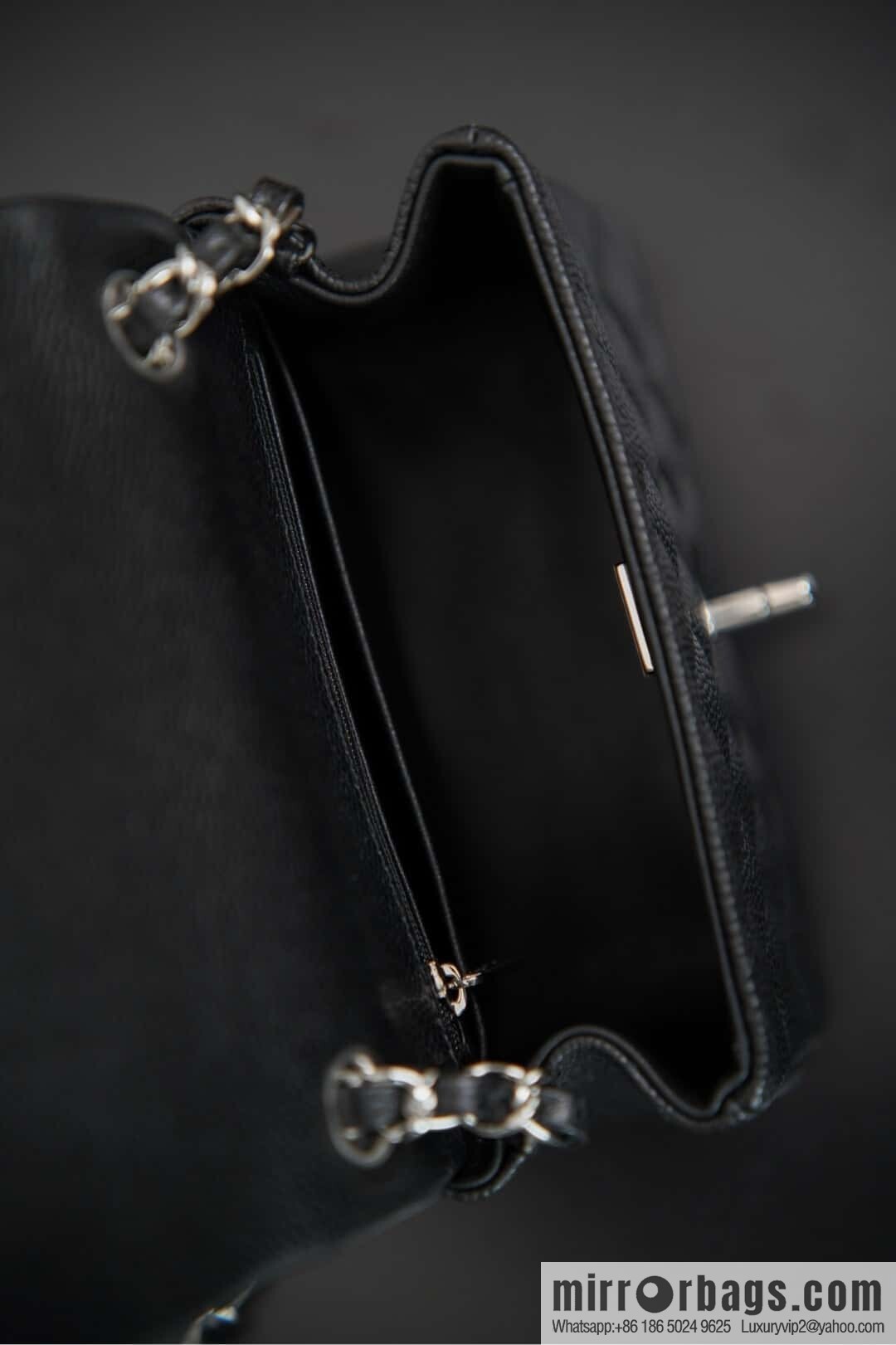 ℂ𝔽 𝗖𝗹𝗮𝘀𝘀𝗶𝗰 𝗙𝗹𝗮𝗽 | genuine leather lychee pattern, Fatty Fang, black silver 🖤 A01115