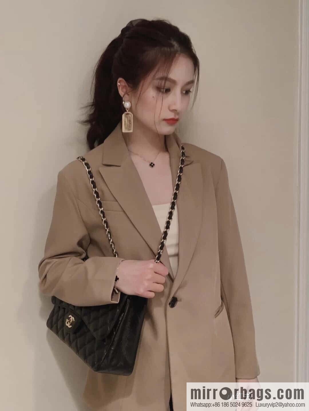 โ๐ฝ ๐๐น๐ฎ๐๐๐ถ๐ฐ ๐๐น๐ฎ๐ฝ ๐๐ฎ๐ฆ๐๐จ ๏ฝ genuine skin, caviar, black gold A58600