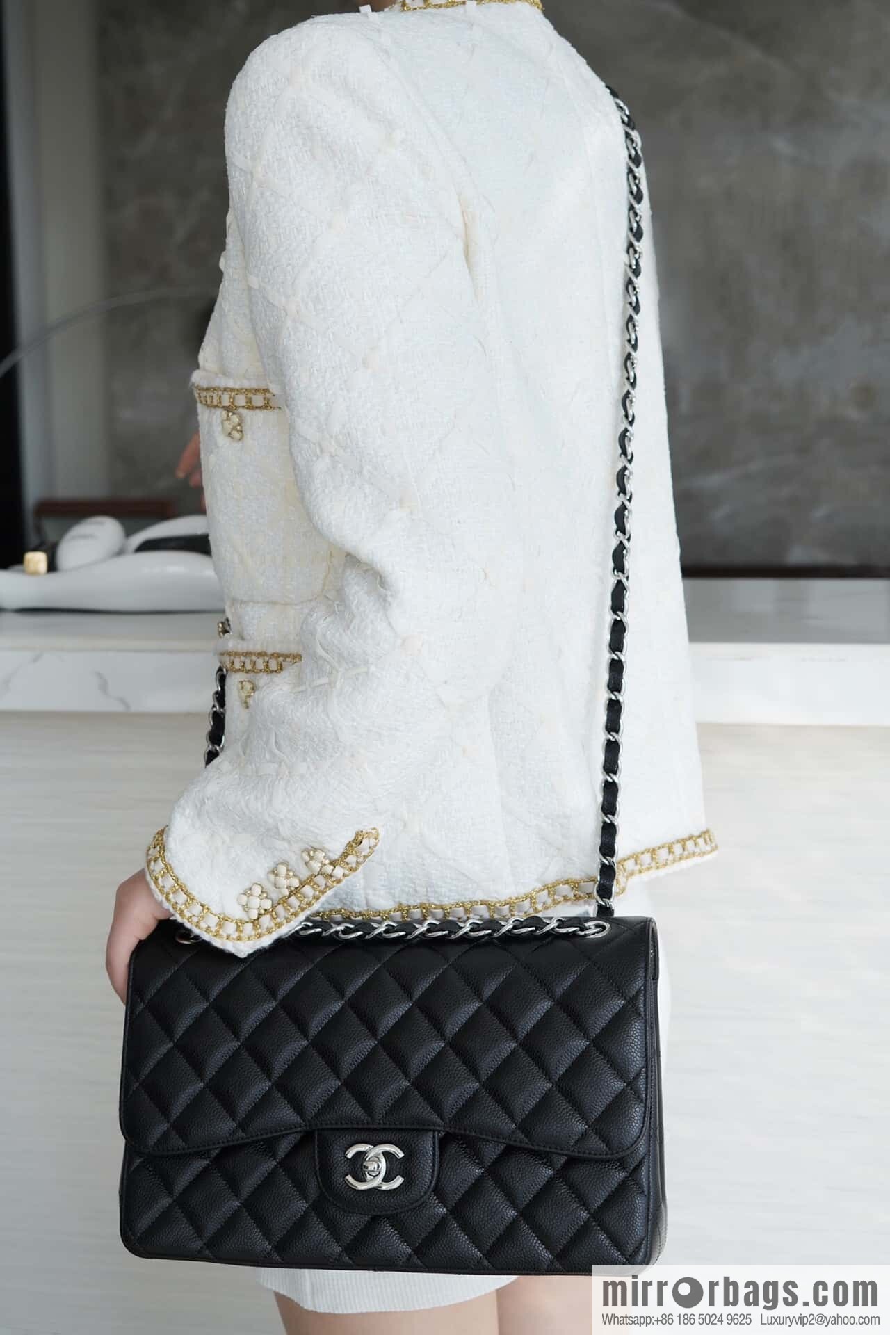 ℂ𝔽 𝗖𝗹𝗮𝘀𝘀𝗶𝗰 𝗙𝗹𝗮𝗽 𝐉𝐮𝐦𝐛𝐨 | genuine leather, caviar, black silver 🖤 A58600