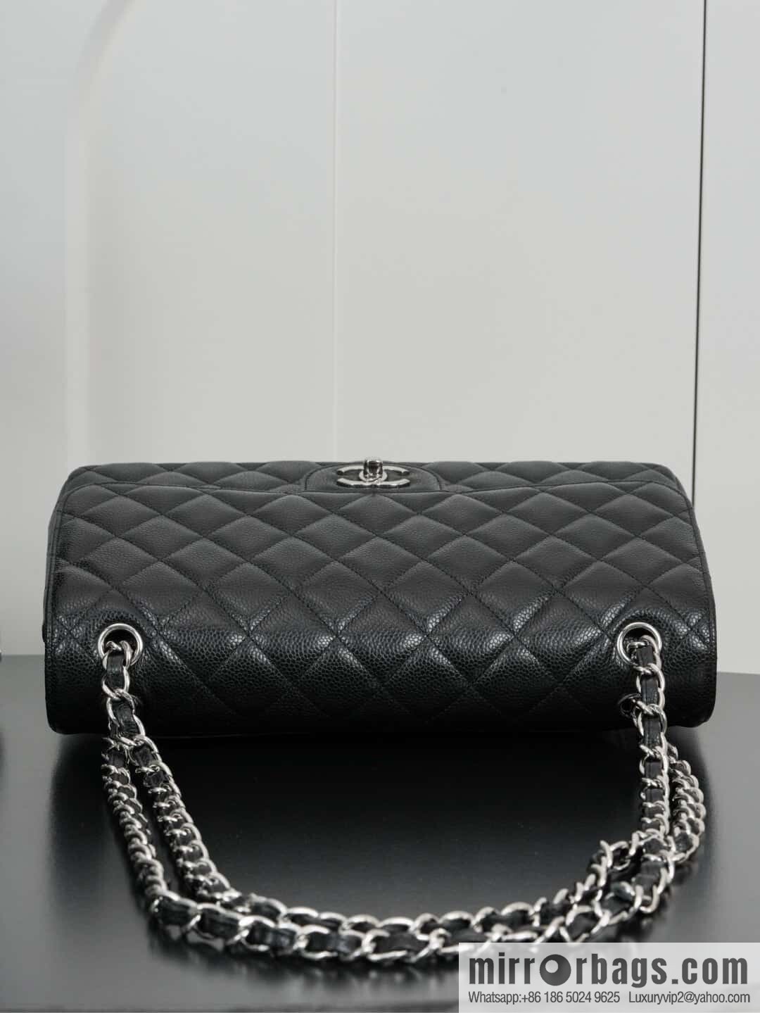 ℂ𝔽 𝗖𝗹𝗮𝘀𝘀𝗶𝗰 𝗙𝗹𝗮𝗽 𝐉𝐮𝐦𝐛𝐨 | genuine leather, caviar, black silver 🖤 A58600