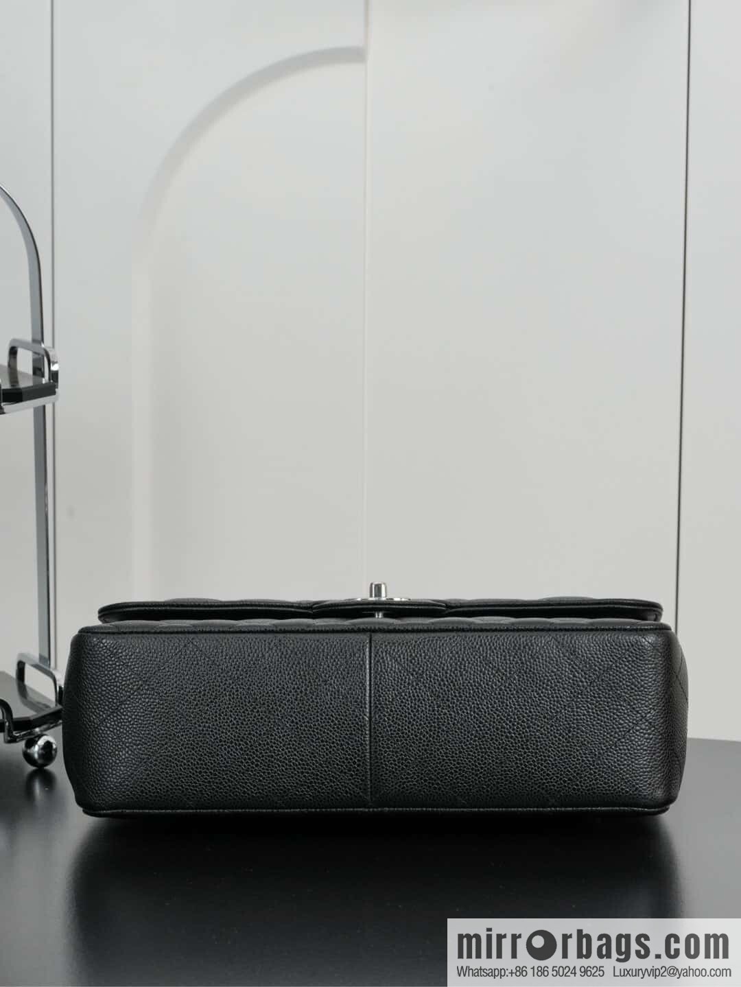 ℂ𝔽 𝗖𝗹𝗮𝘀𝘀𝗶𝗰 𝗙𝗹𝗮𝗽 𝐉𝐮𝐦𝐛𝐨 | genuine leather, caviar, black silver 🖤 A58600