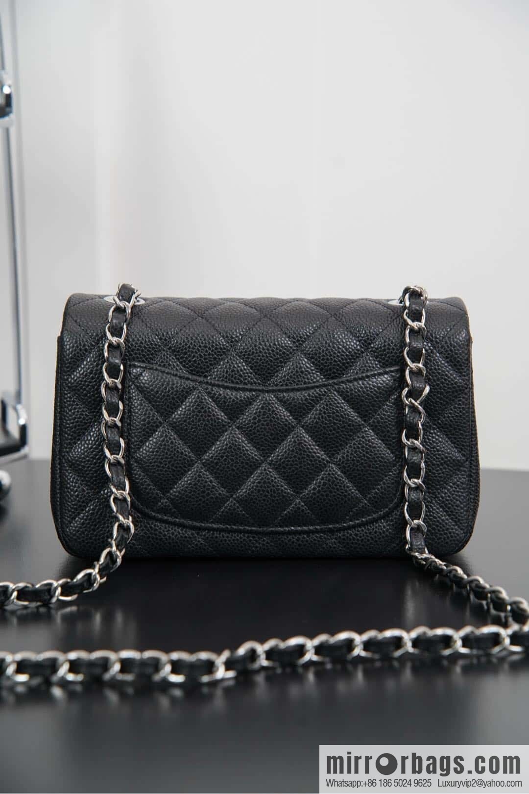 ℂ𝔽 𝗖𝗹𝗮𝘀𝘀𝗶𝗰 𝗙𝗹𝗮𝗽 | black silver 🖤 A01116